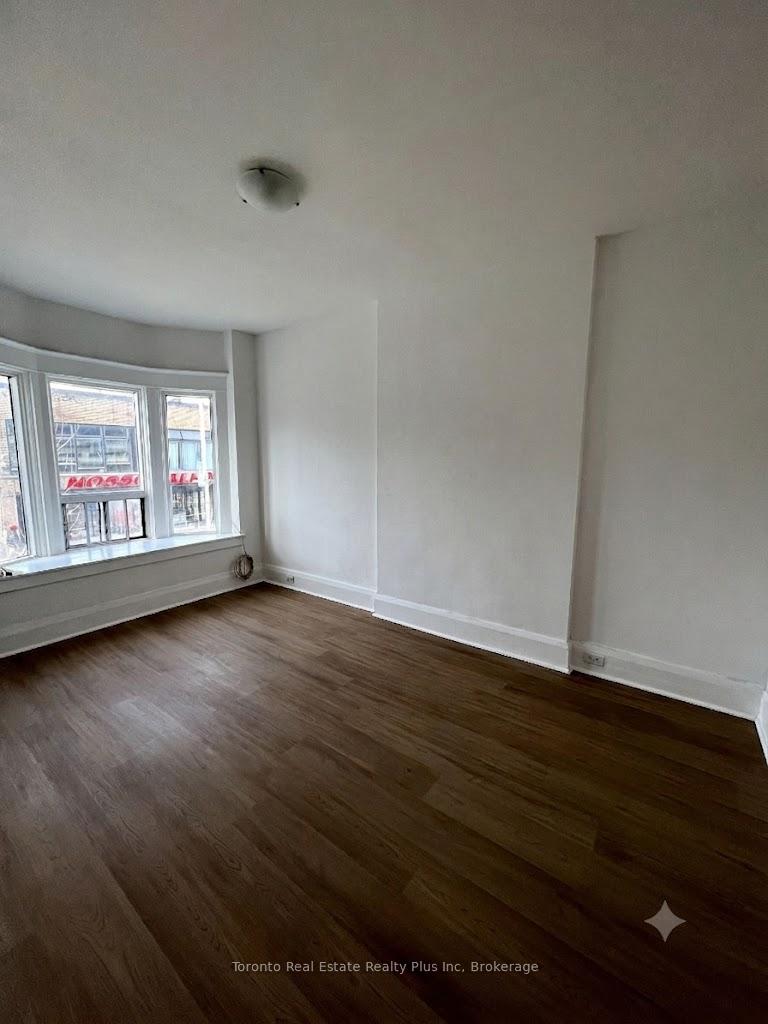 1053 Bloor Street W