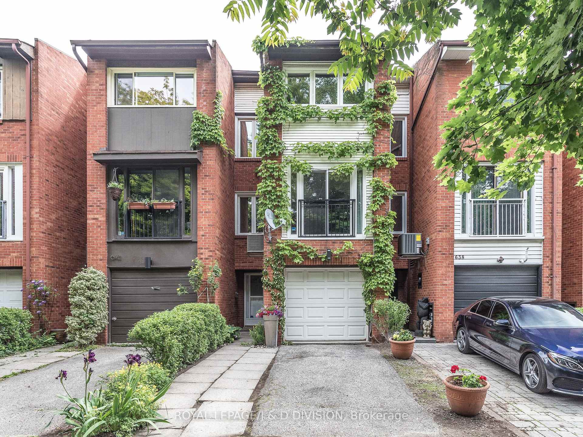 640 Adelaide Street W