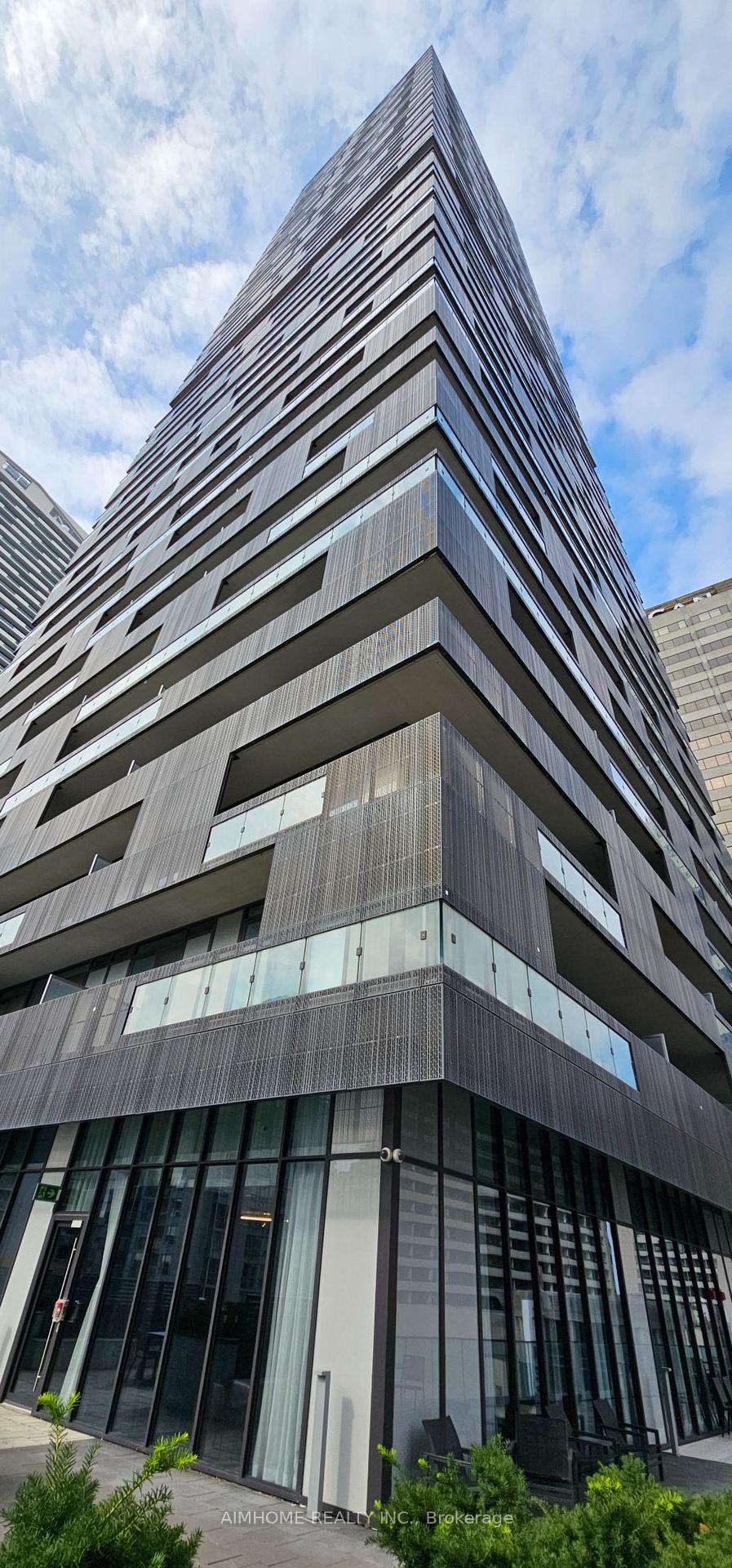 8 Eglinton Avenue E