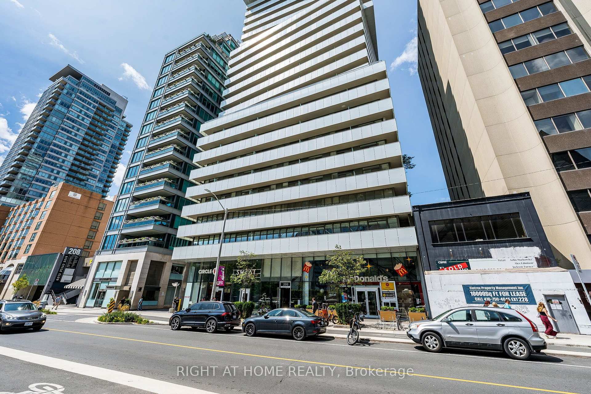 200 W Bloor Street W