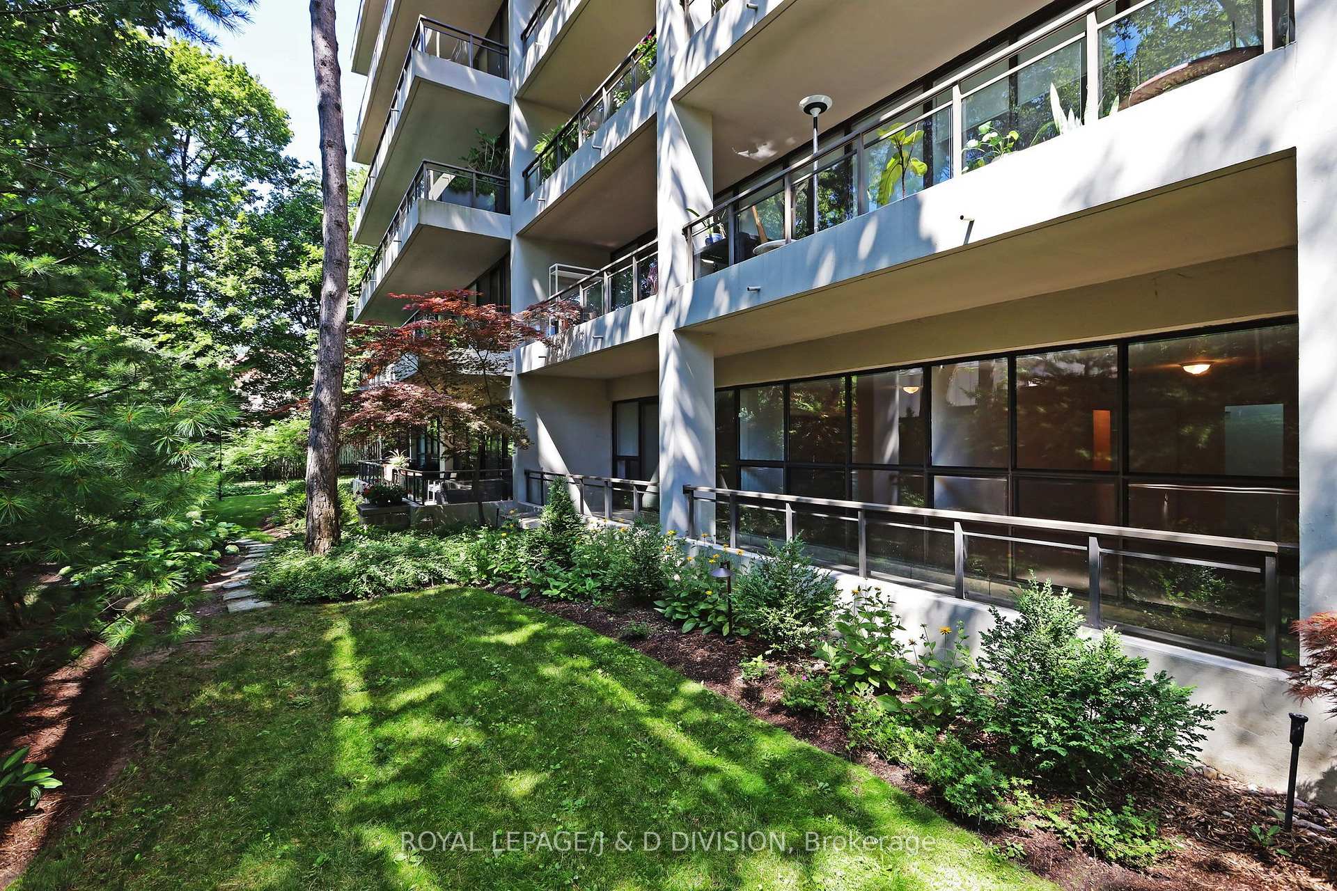 235 St Clair Avenue W