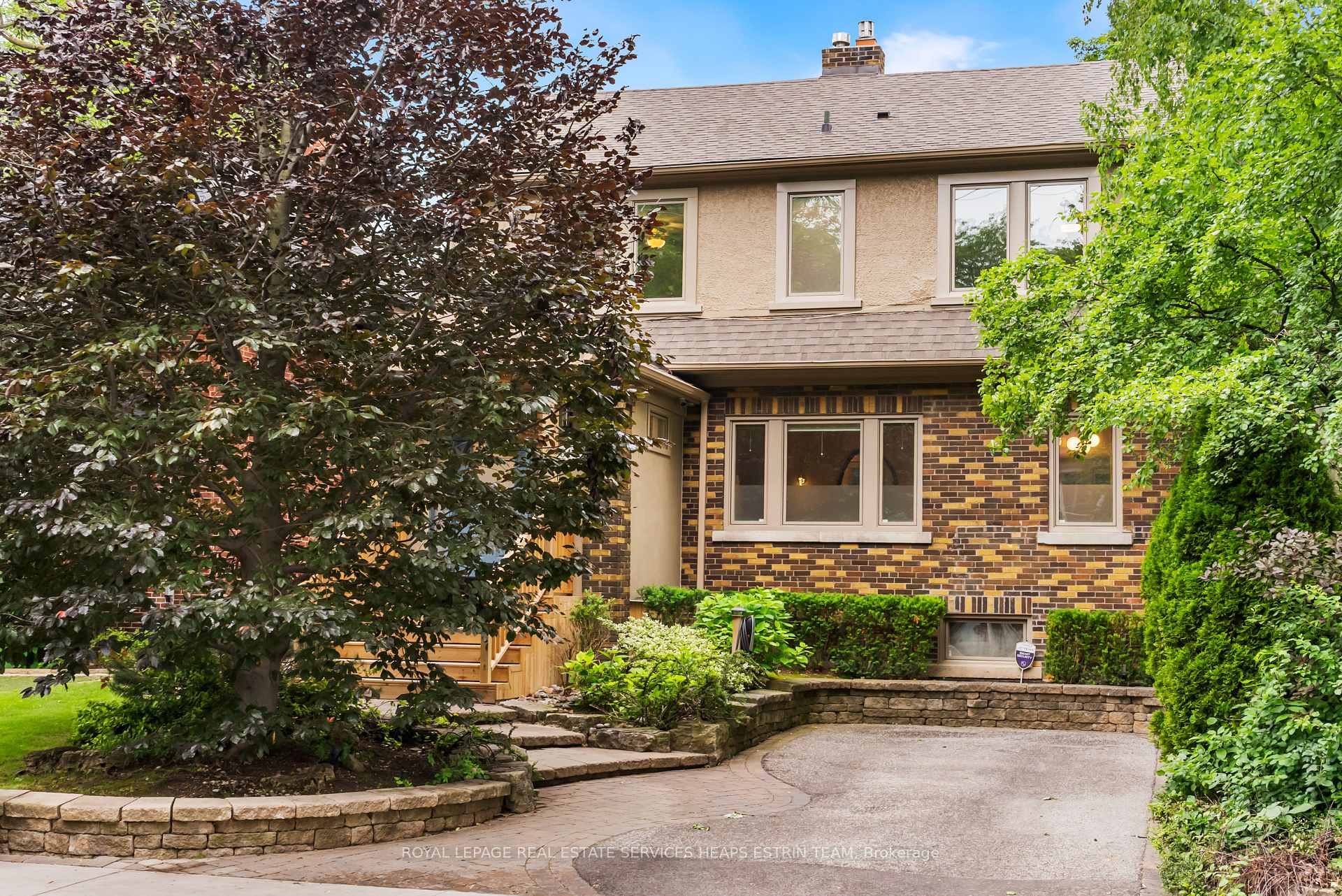 844 Duplex Avenue