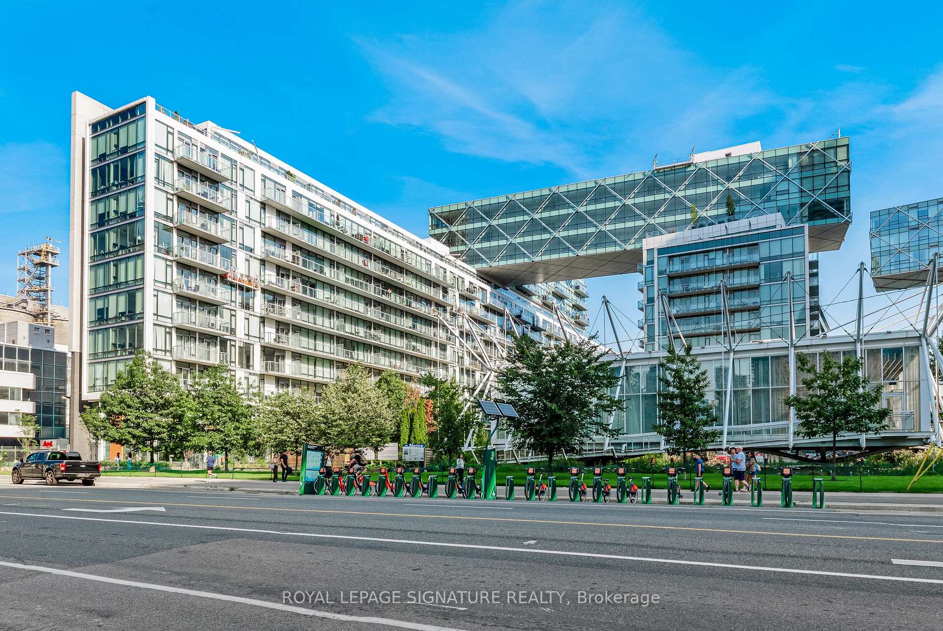 39 Queens Quay E