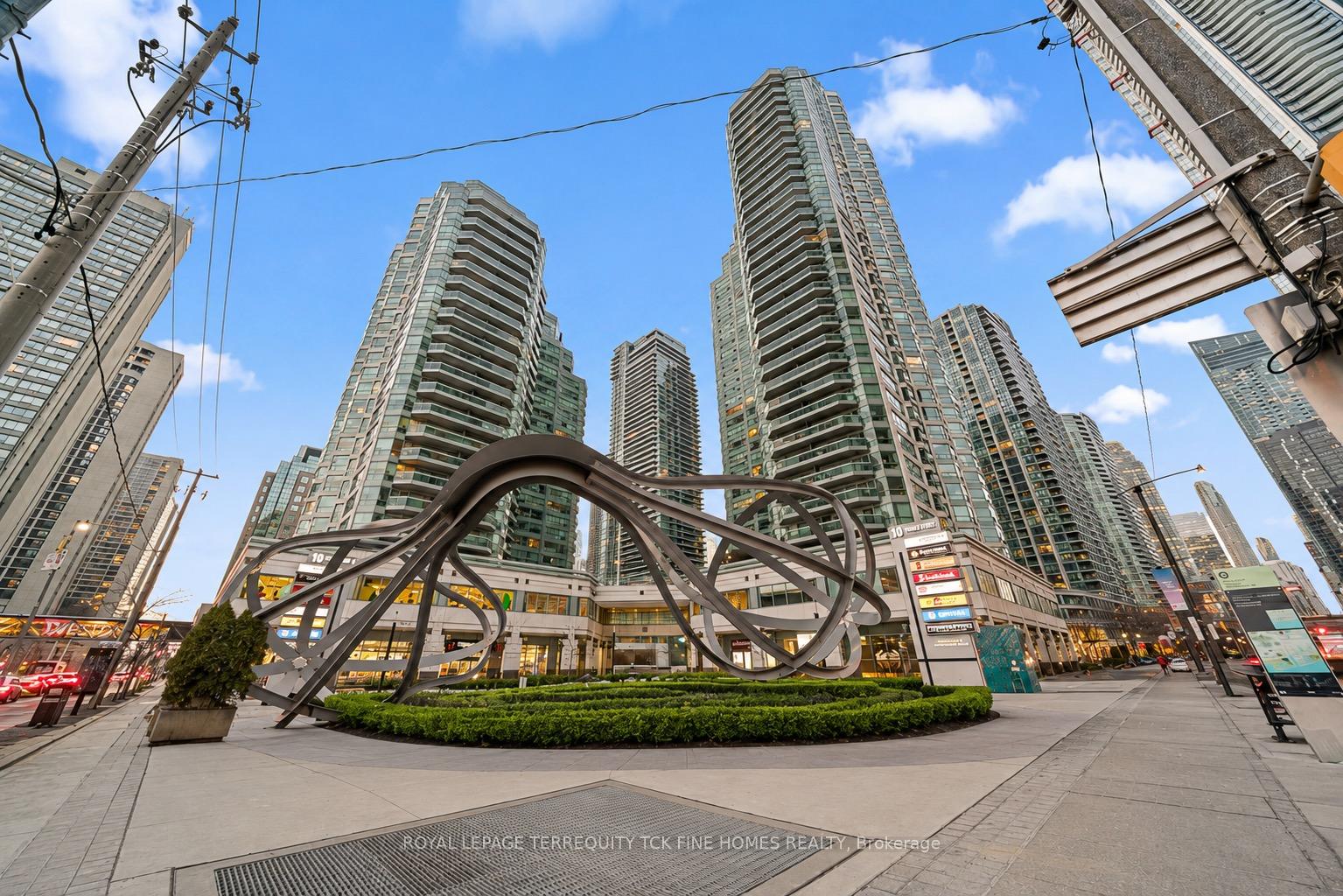 10 Yonge Street