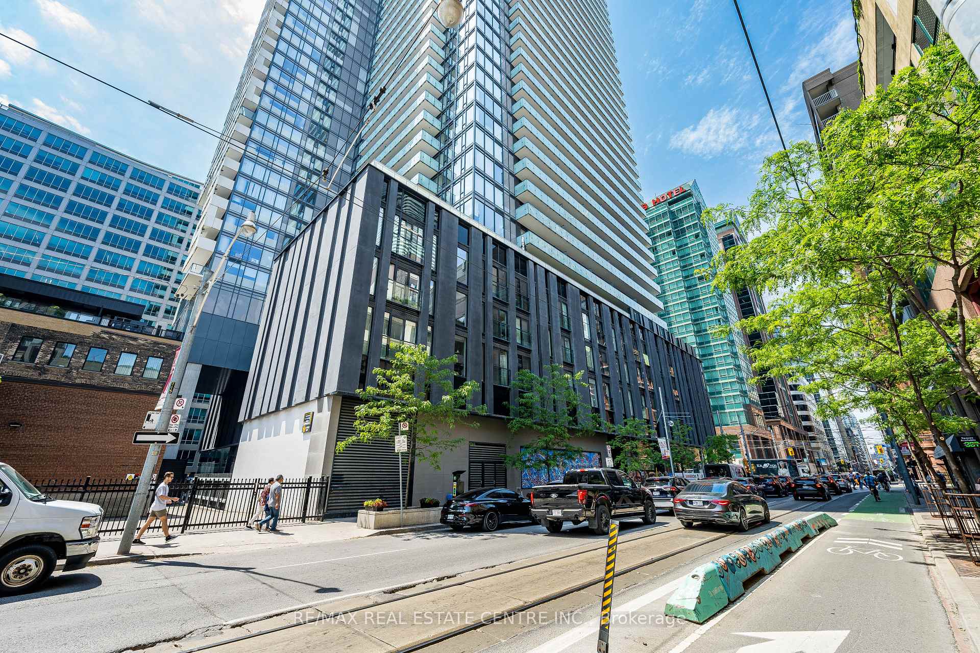 25 Richmond Street E