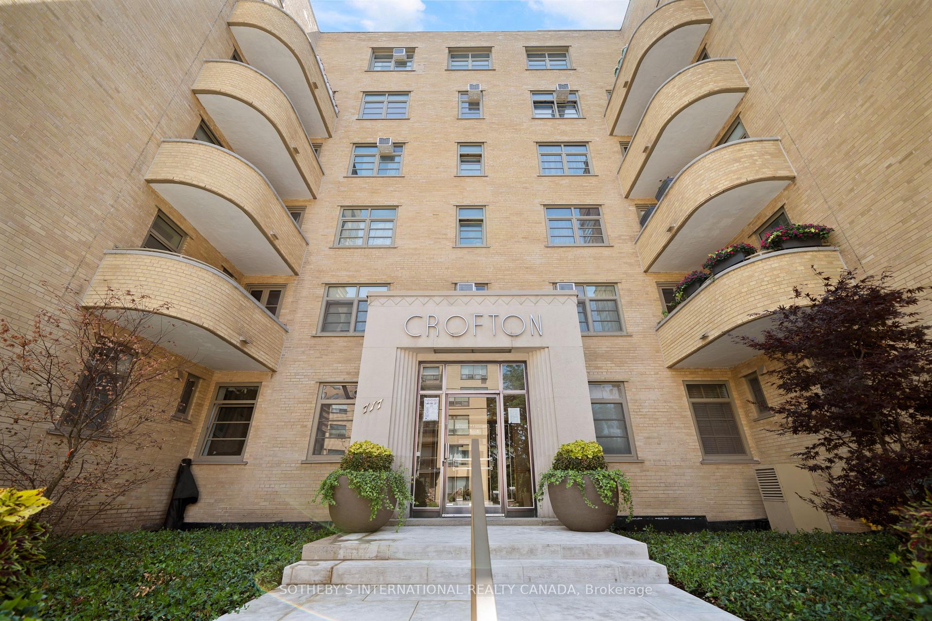 717 Eglinton Avenue W