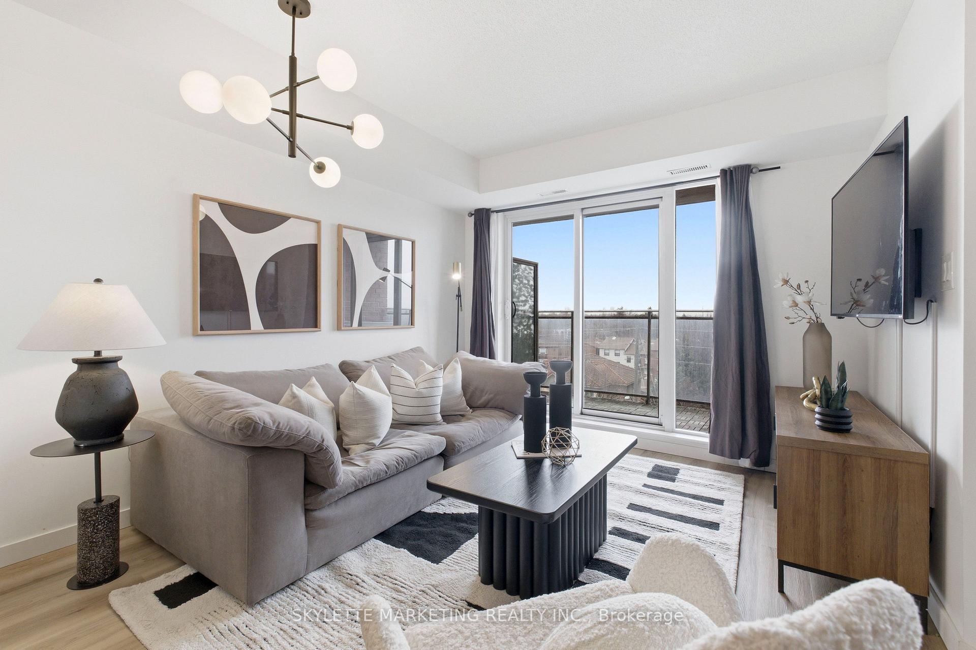 801 Sheppard Avenue W
