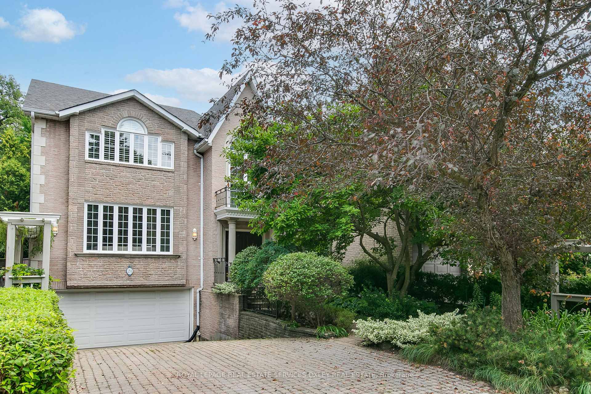 21 Astley Avenue