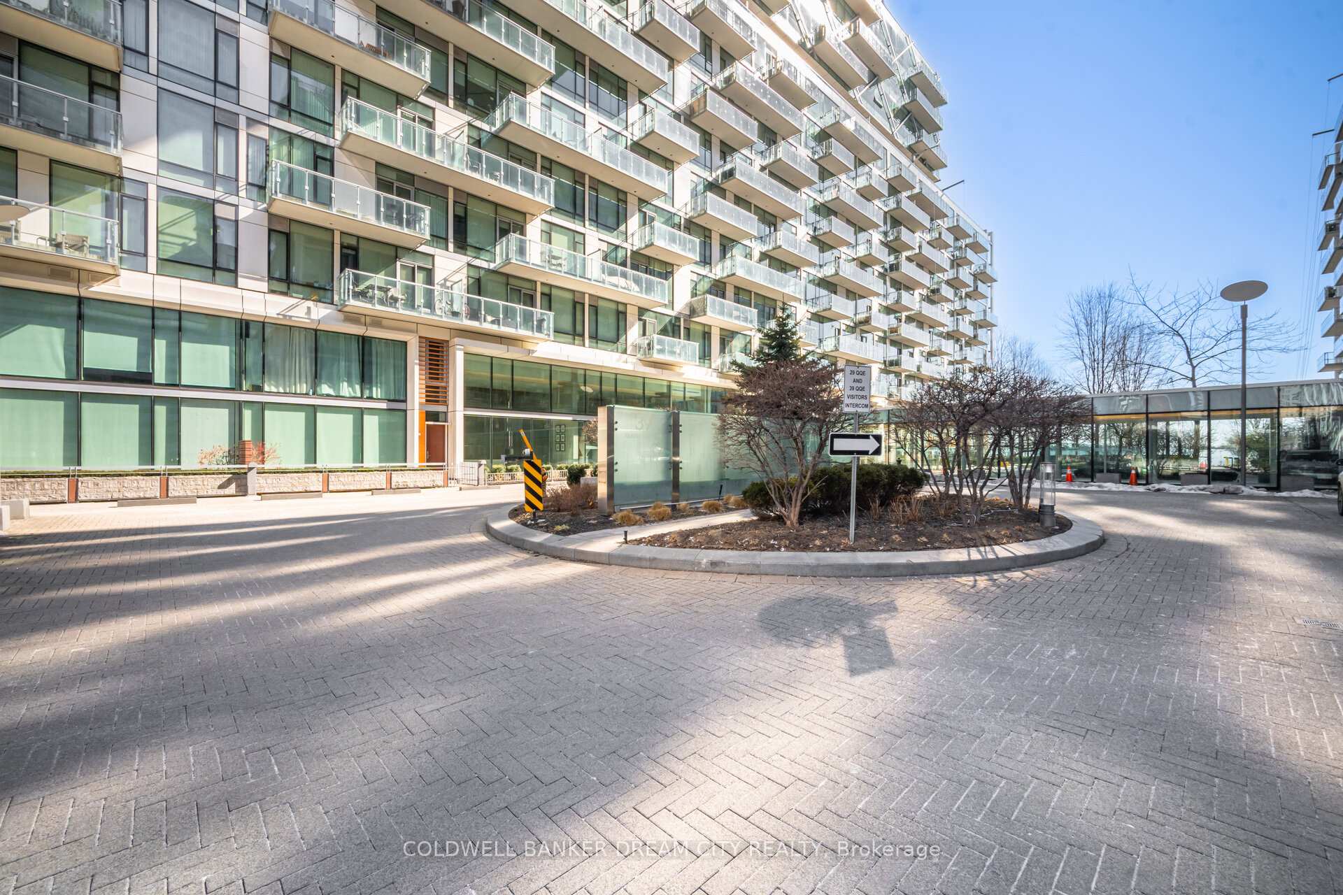39 Queens Quay E