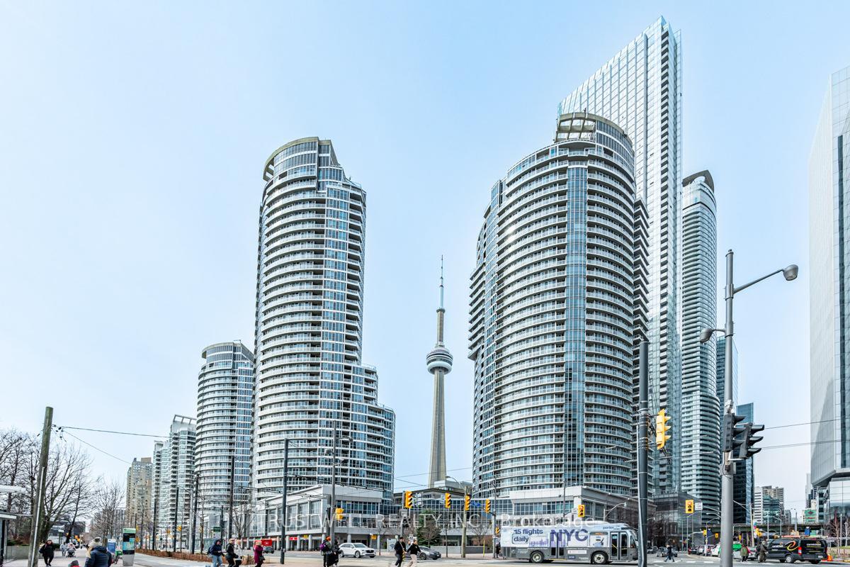 208 Queens Quay W