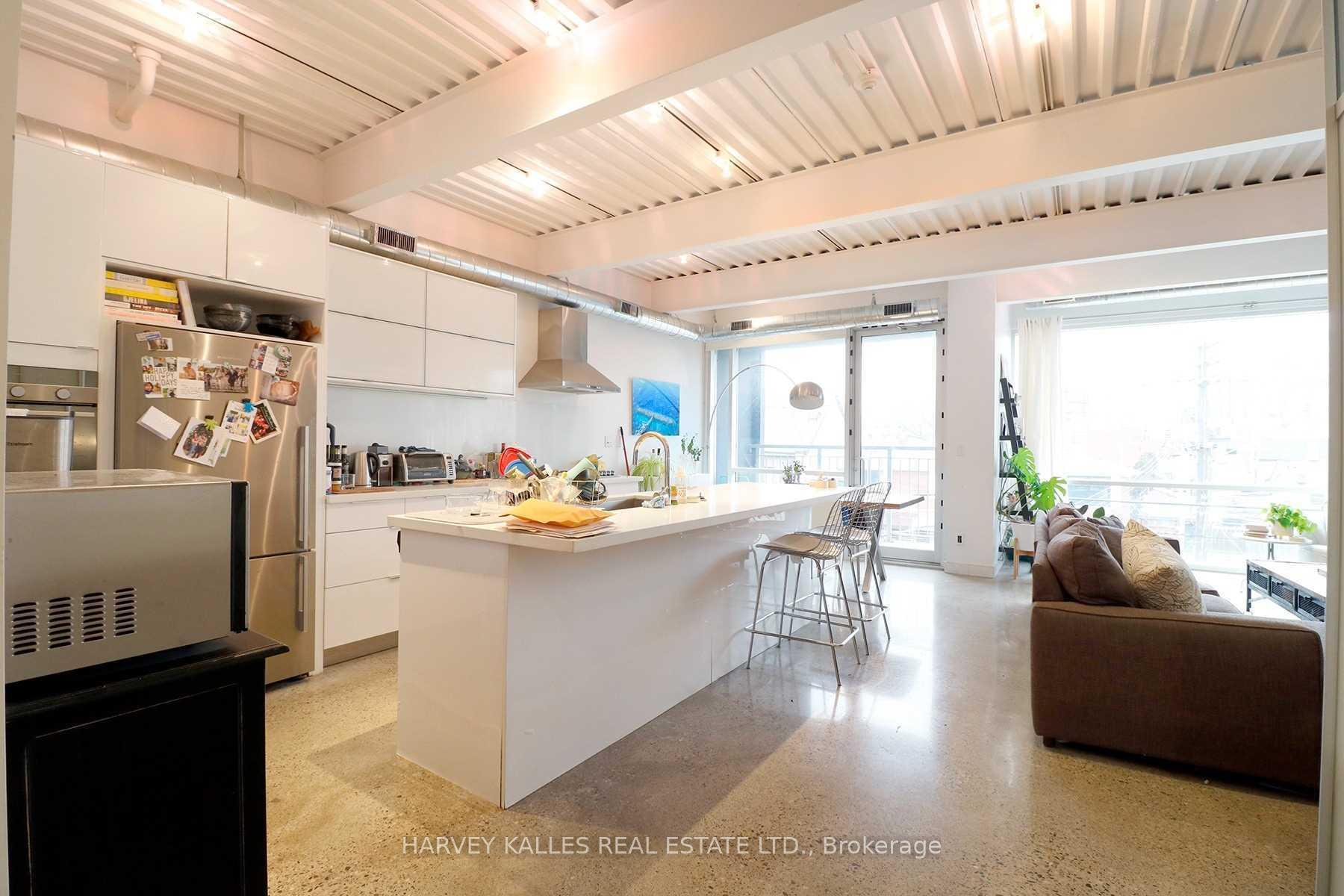214 Bathurst Street