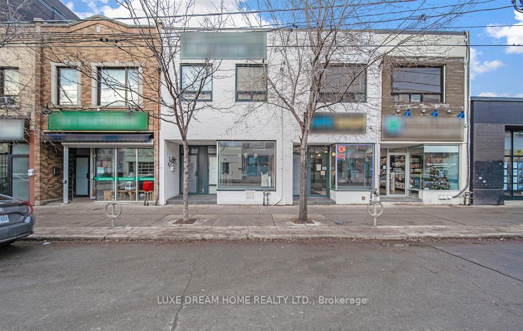 844 Dundas Street W