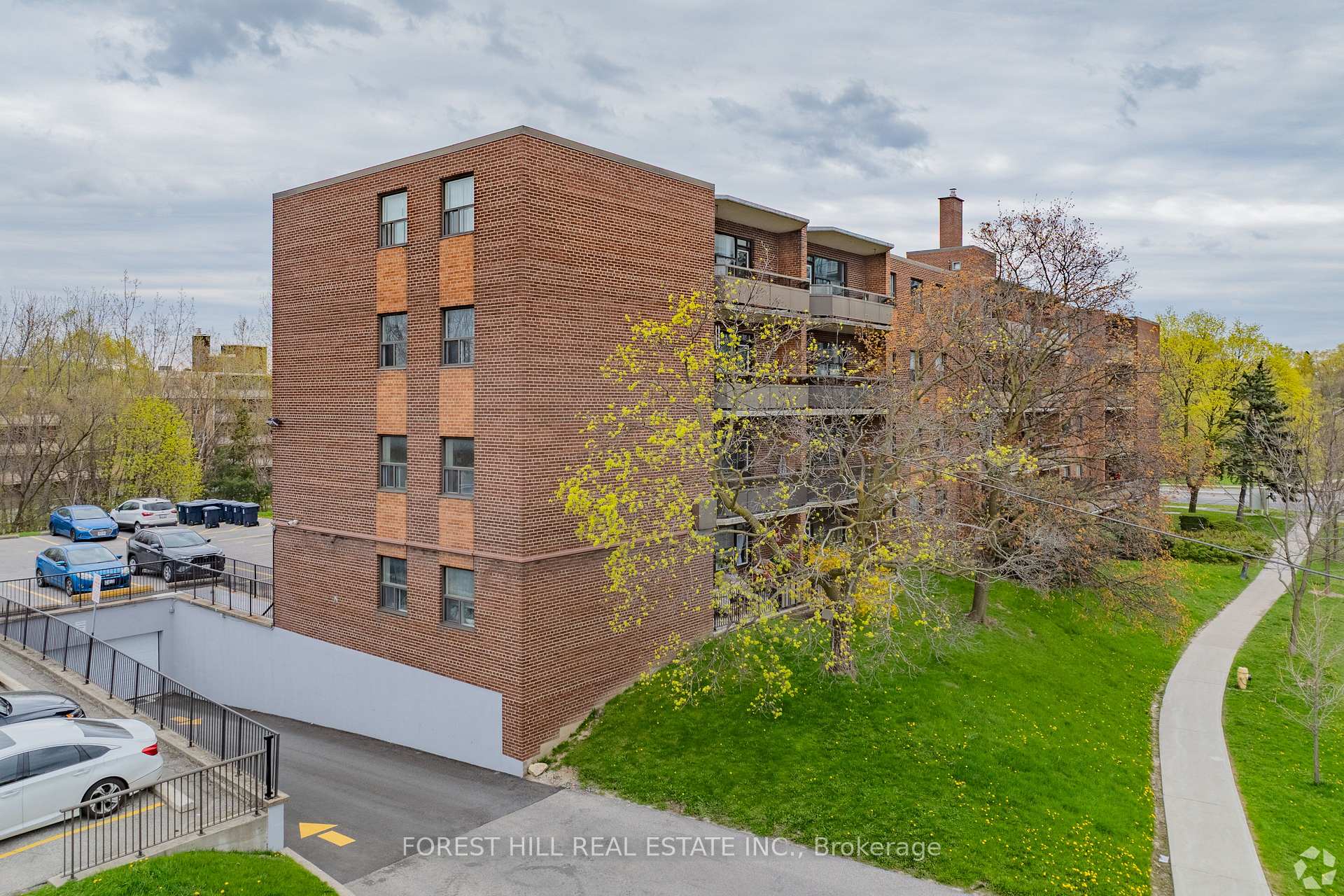 512 - 32 Clayland Drive