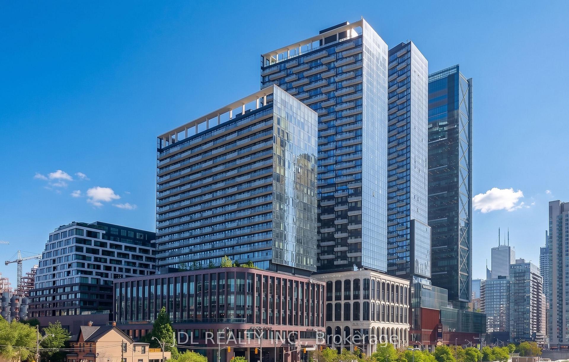 480 Front Street W