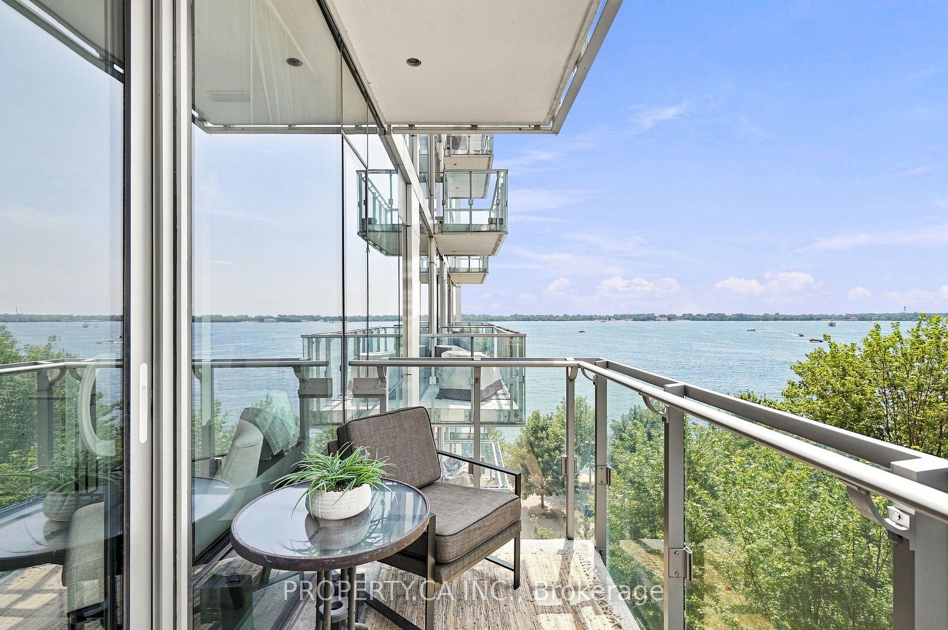 39 Queens Quay E