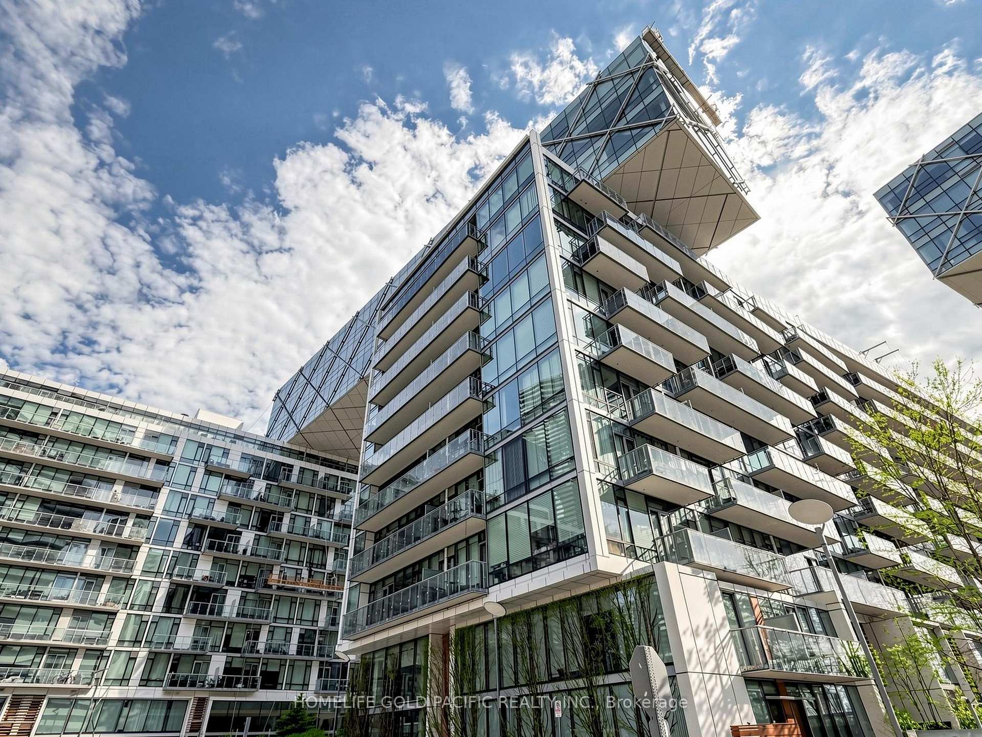 39 Queens Quay E