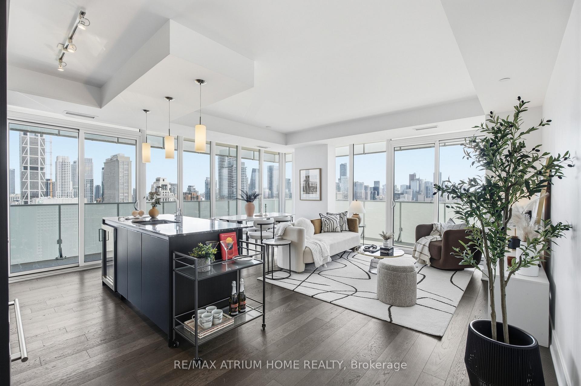 200 Bloor Street W