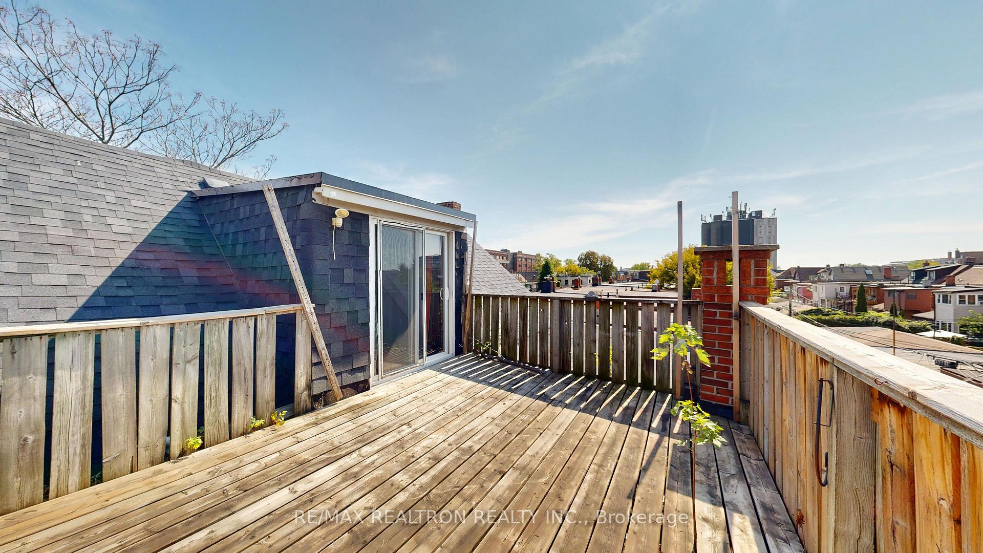 32 Macklem Avenue