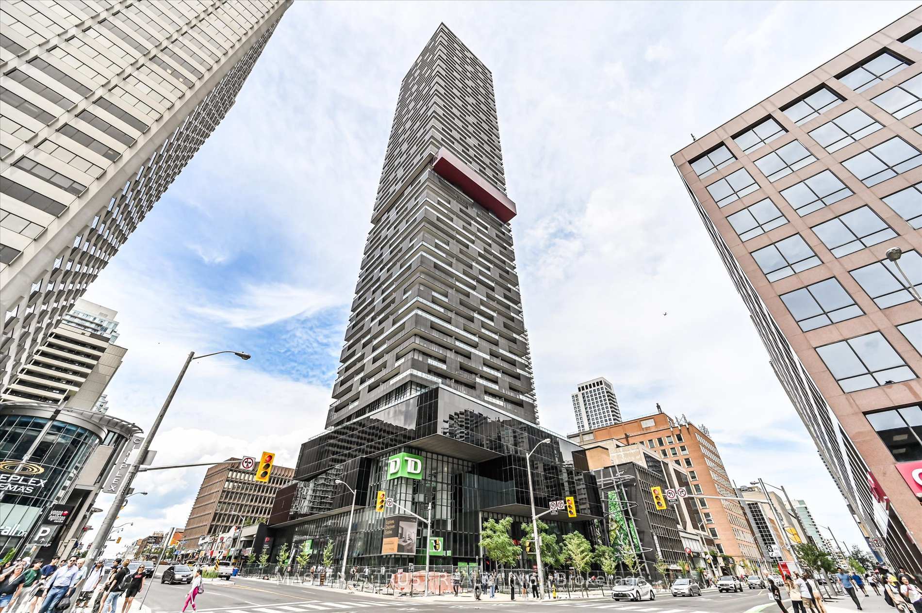 8 Eglinton Avenue E