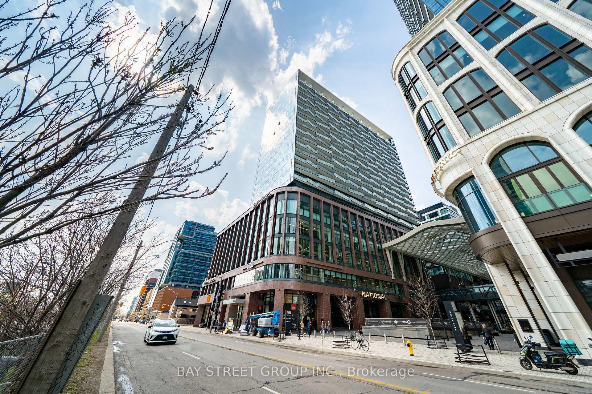 480 Front Street W