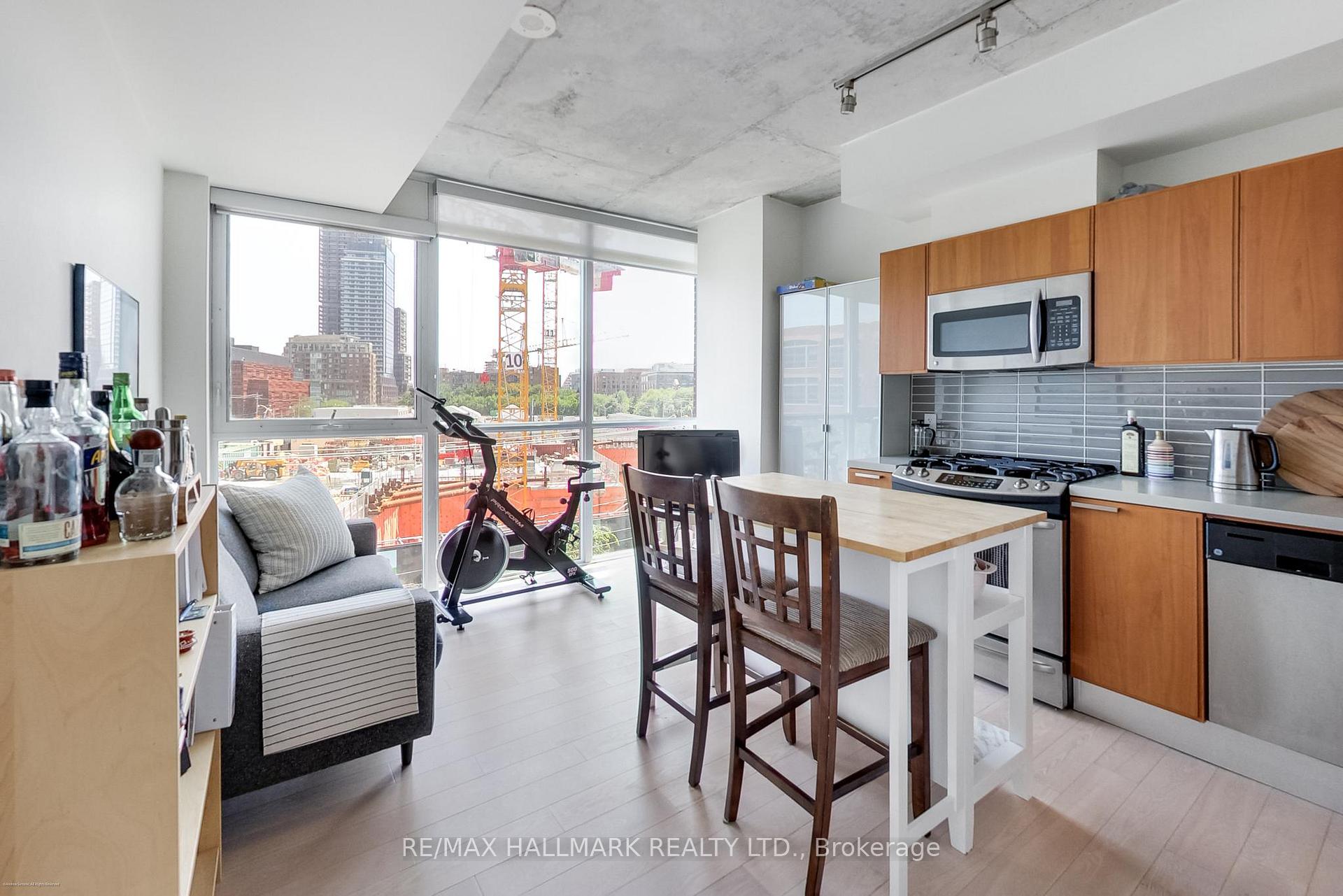318 King Street E