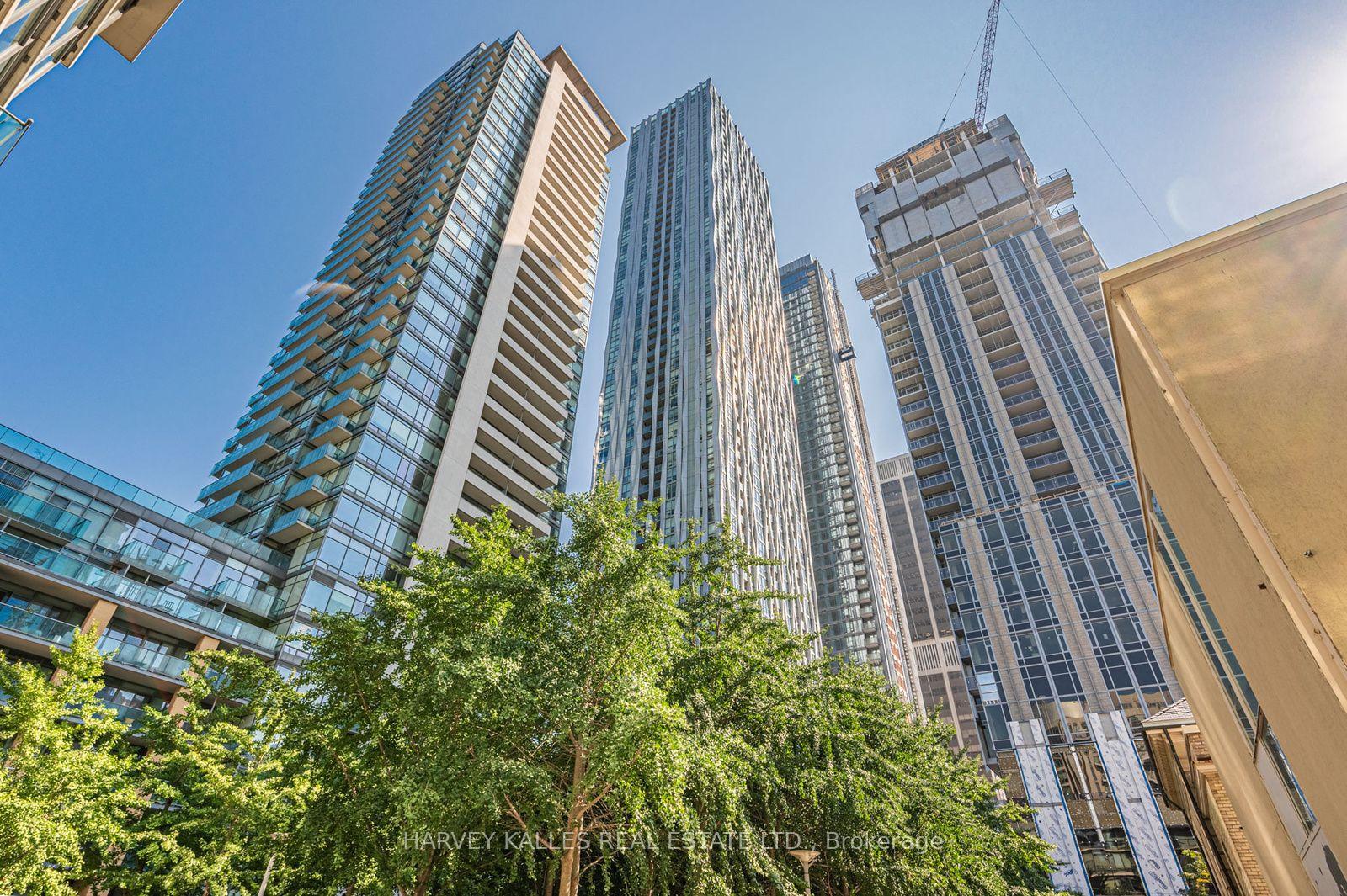 1 Yorkville Avenue