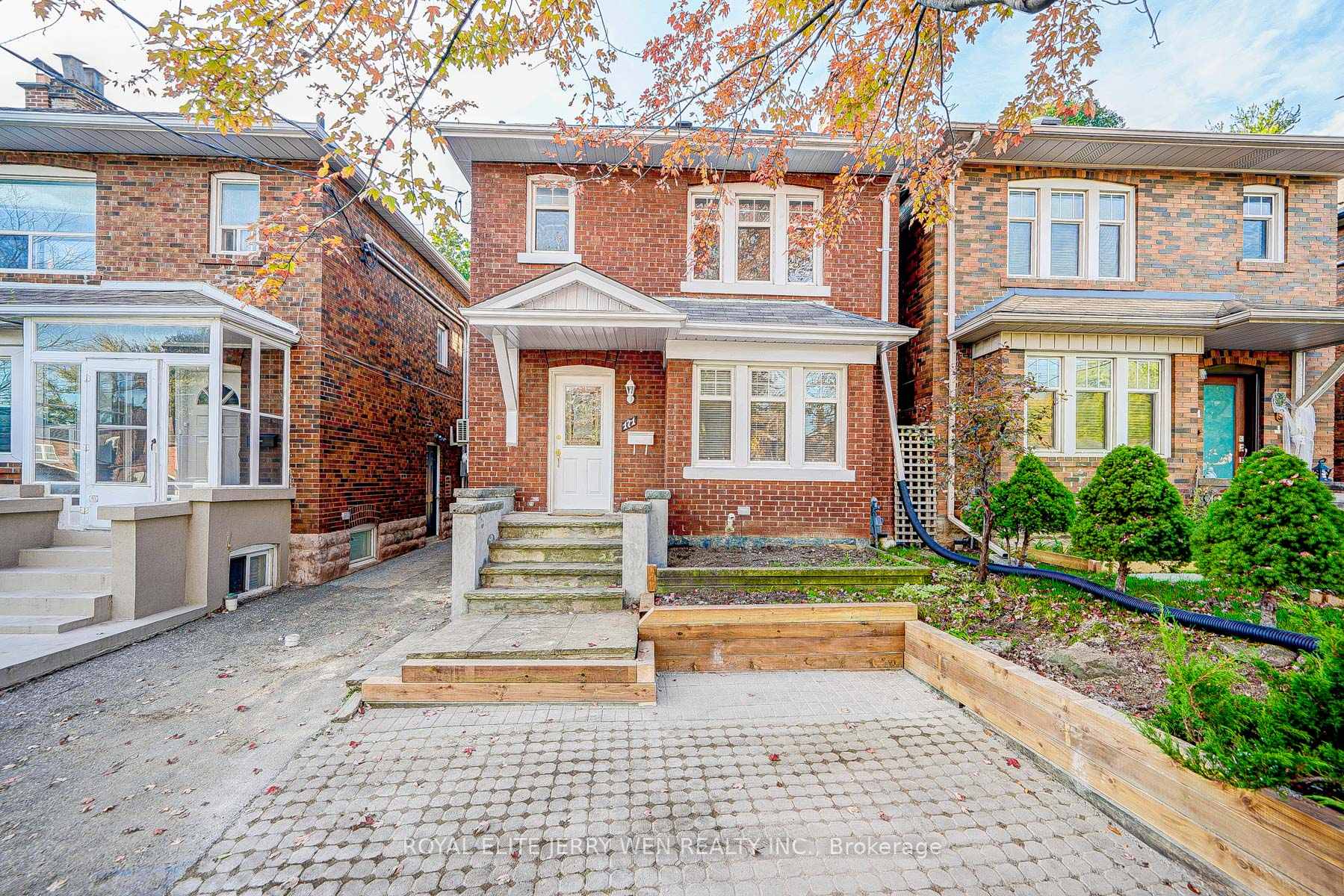 171 Lawrence Avenue W