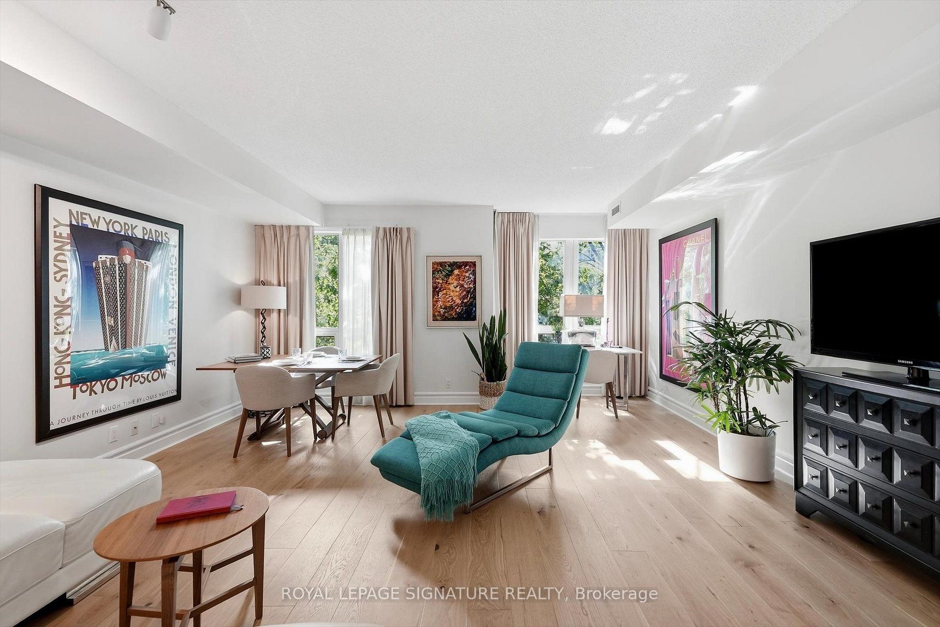 350 Wellington Street W