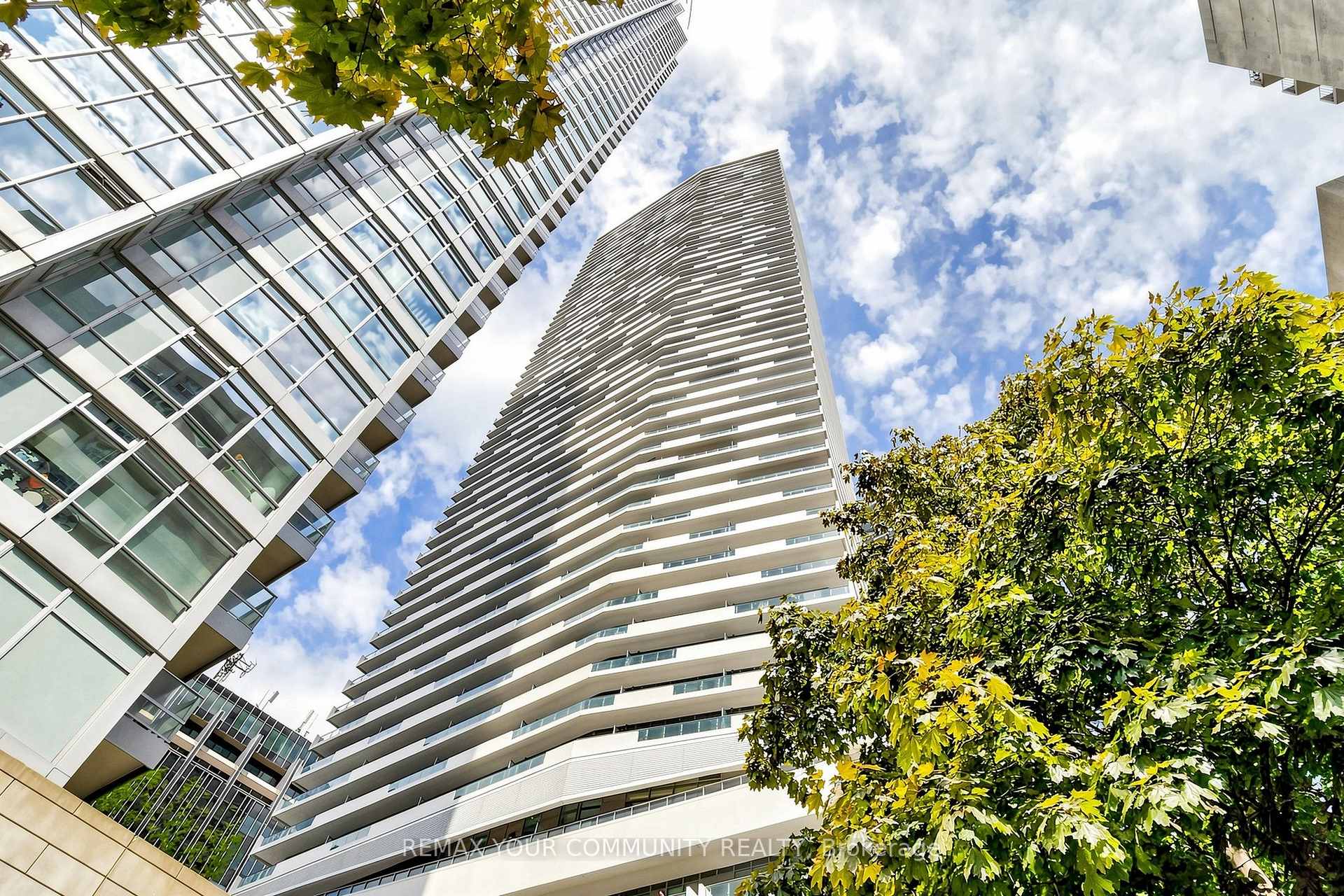 2221 Yonge Street