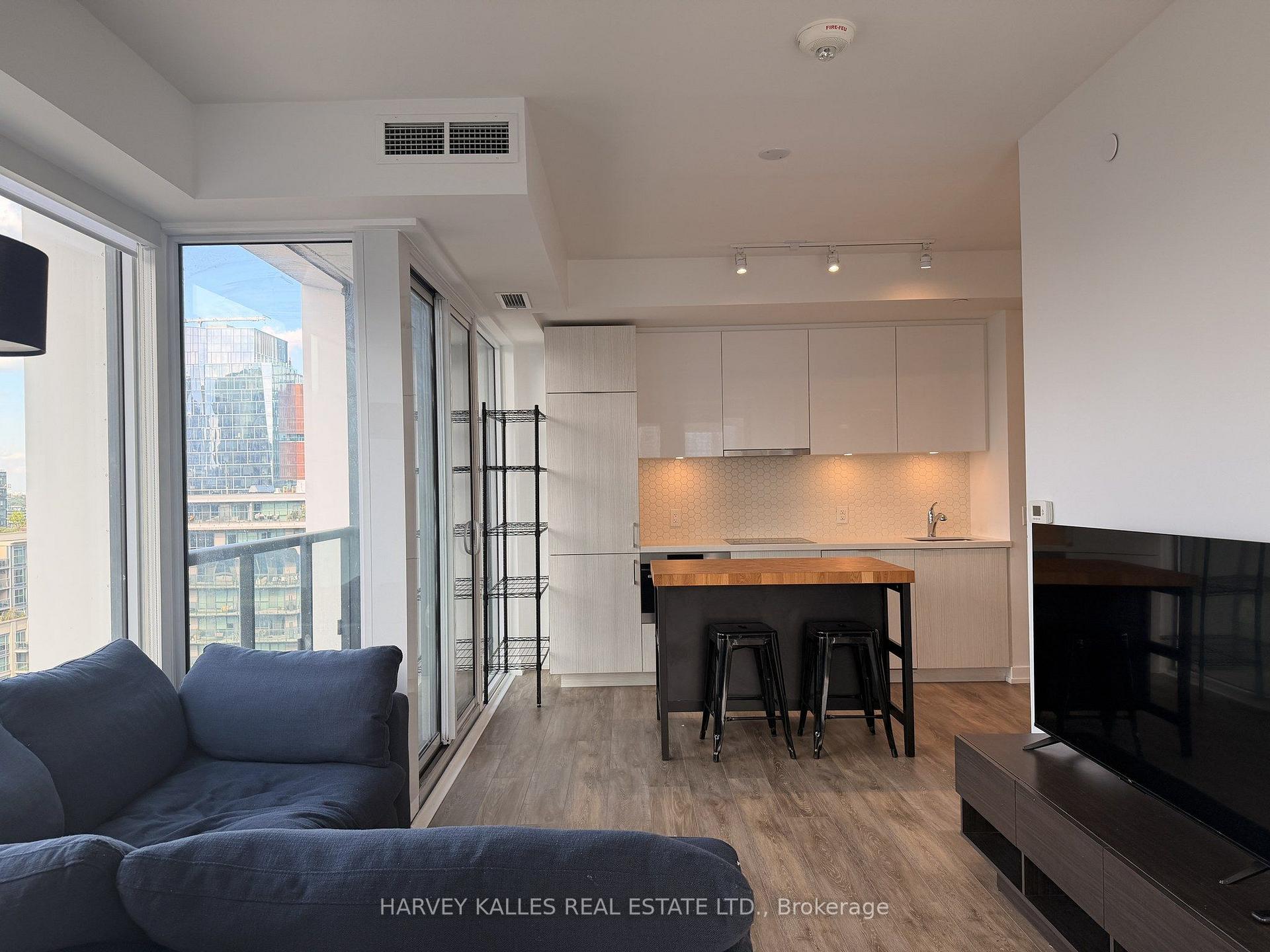 158 Front Street E
