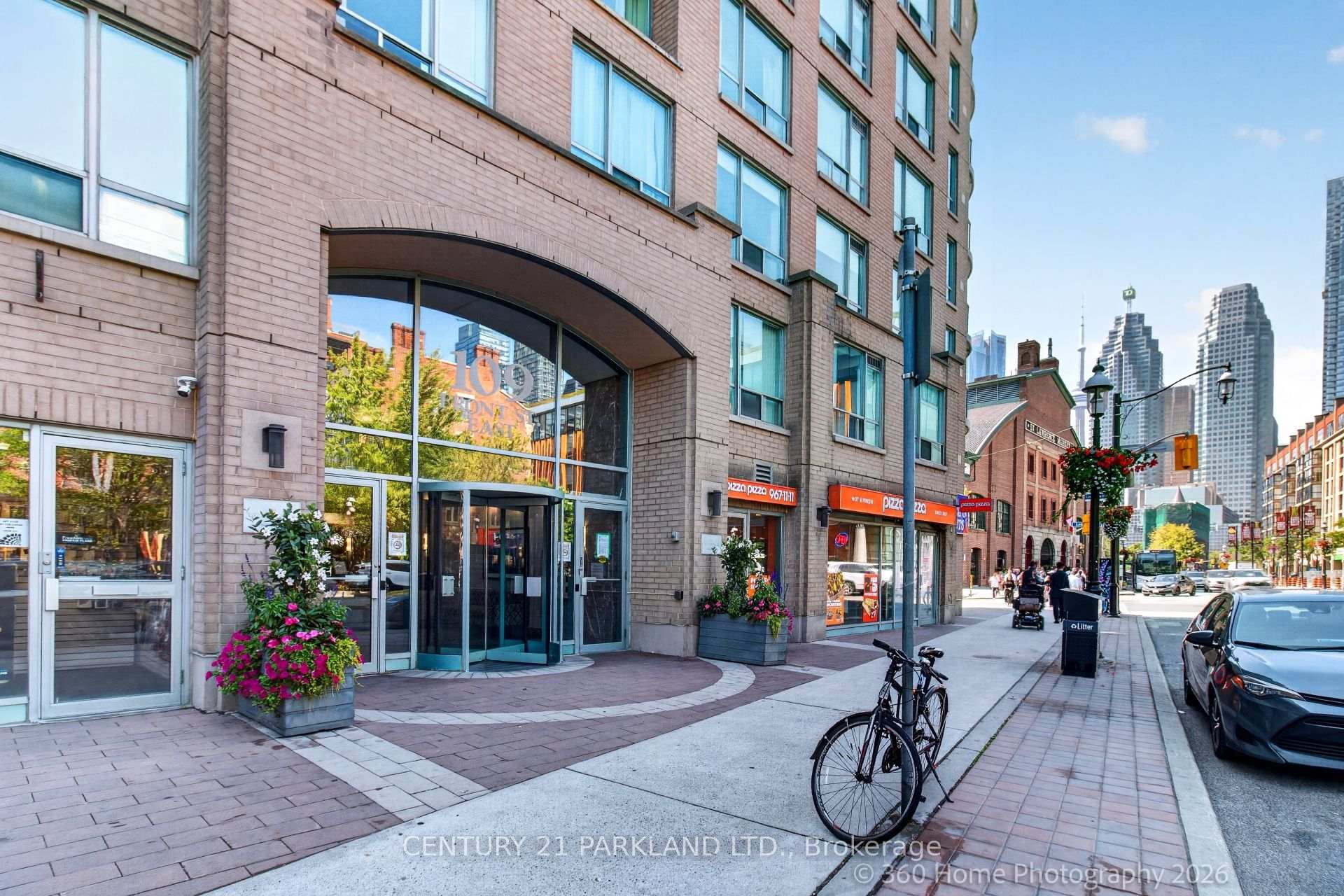 109 Front Street E