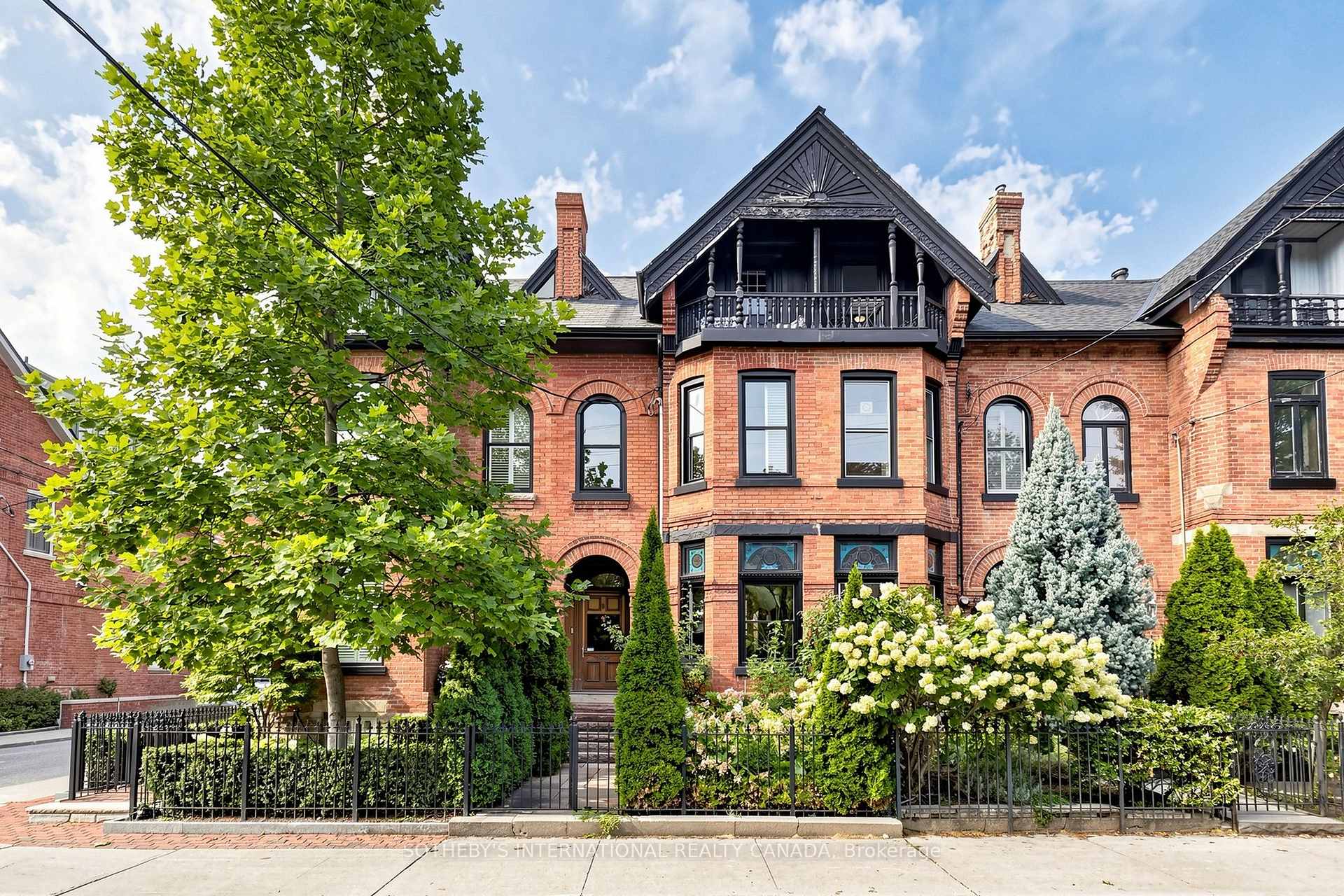 328 Wellesley Street E