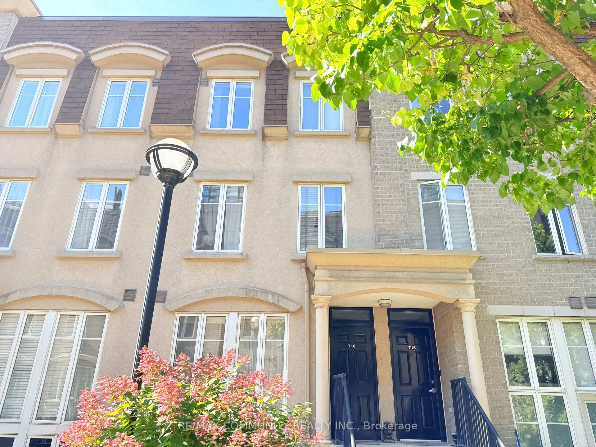 42 Western Battery Road