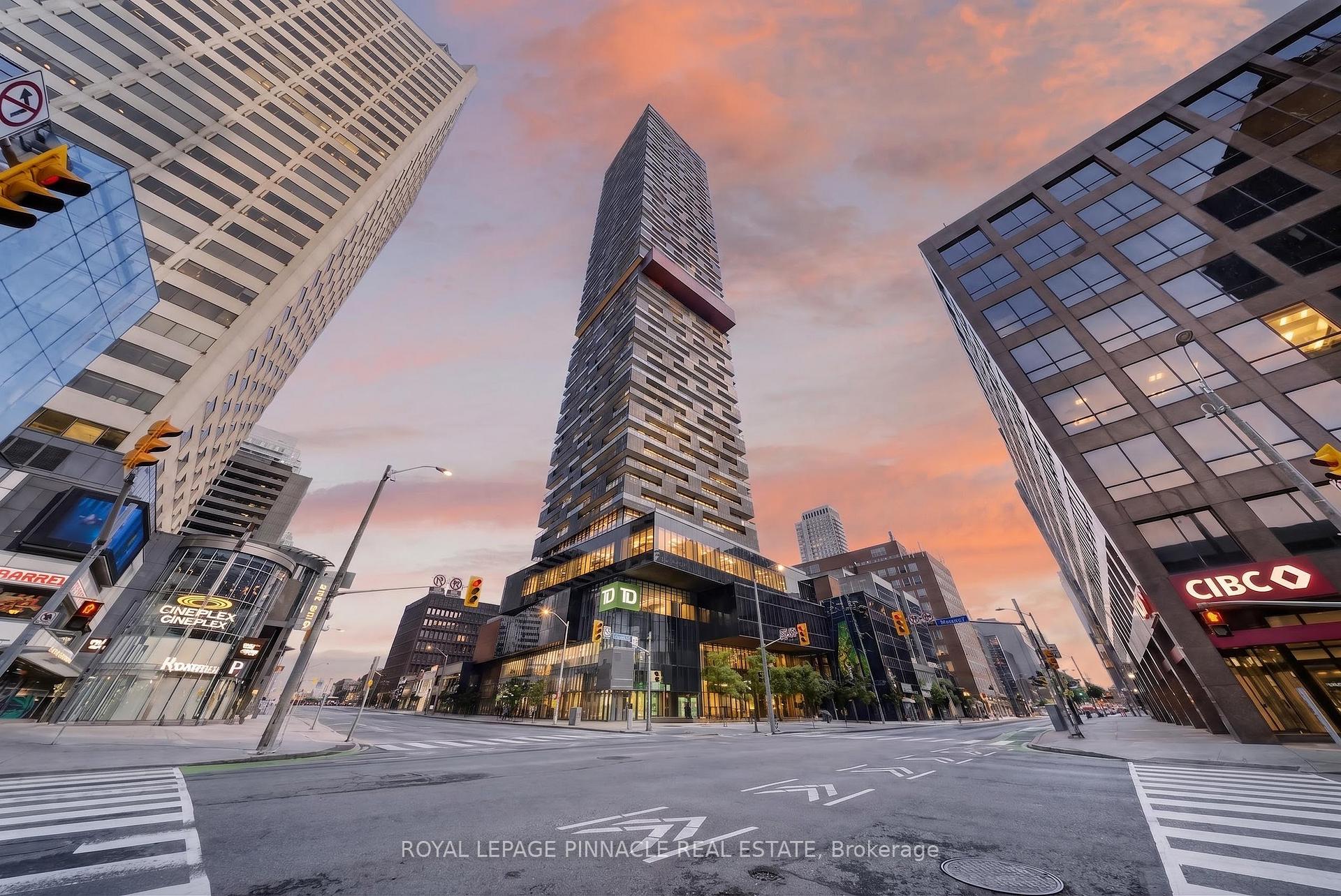 8 Eglinton Avenue E
