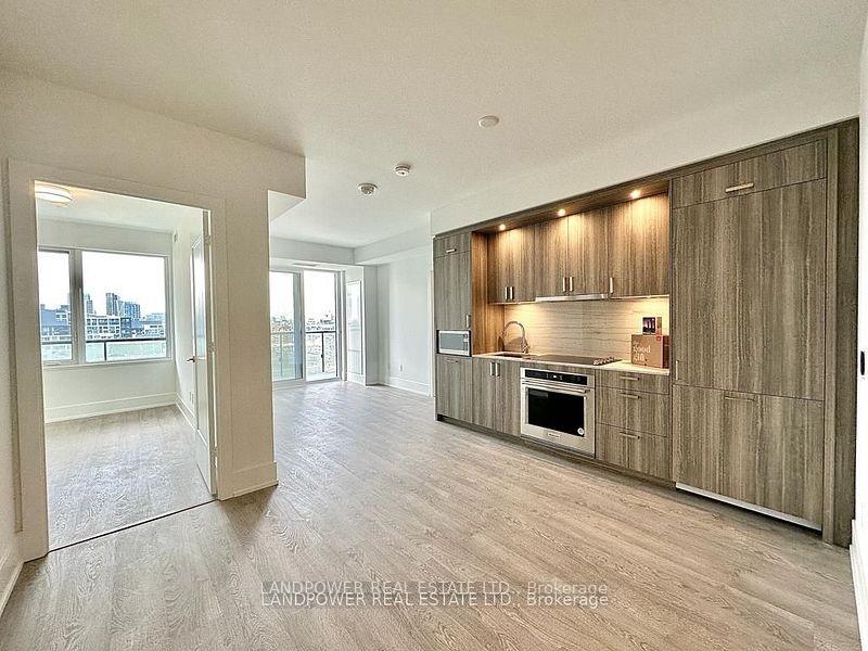 480 Front Street W