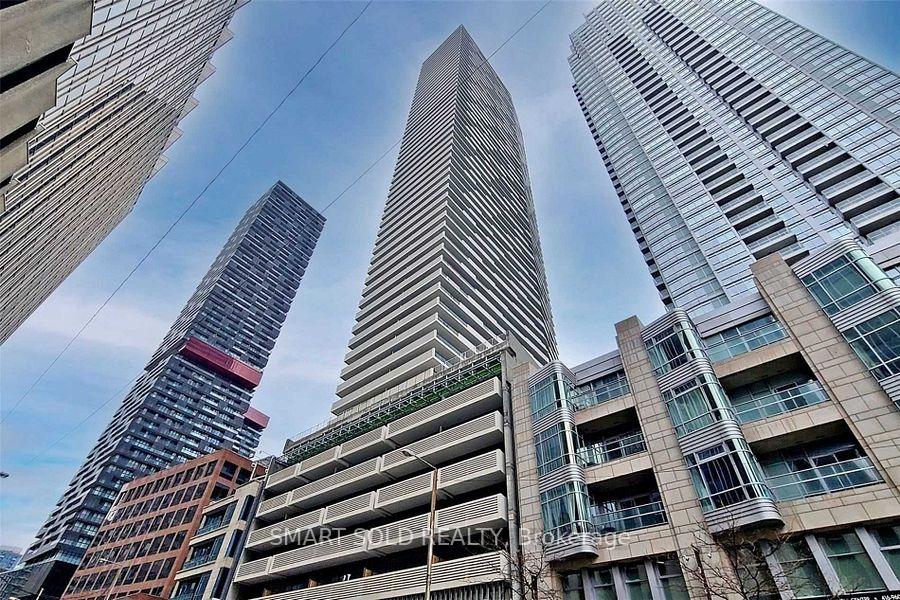 2221 Yonge Street