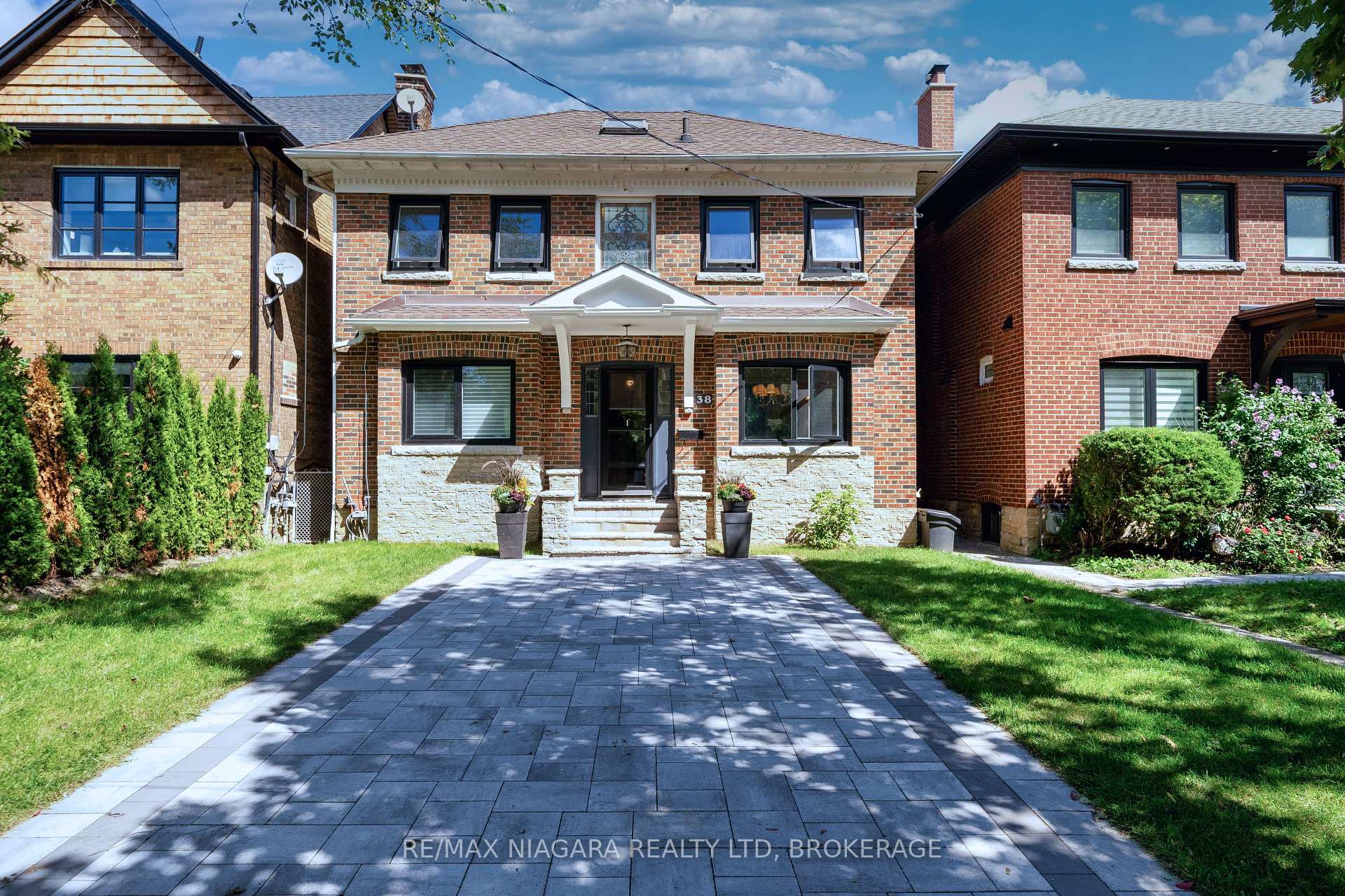 38 Yonge Boulevard
