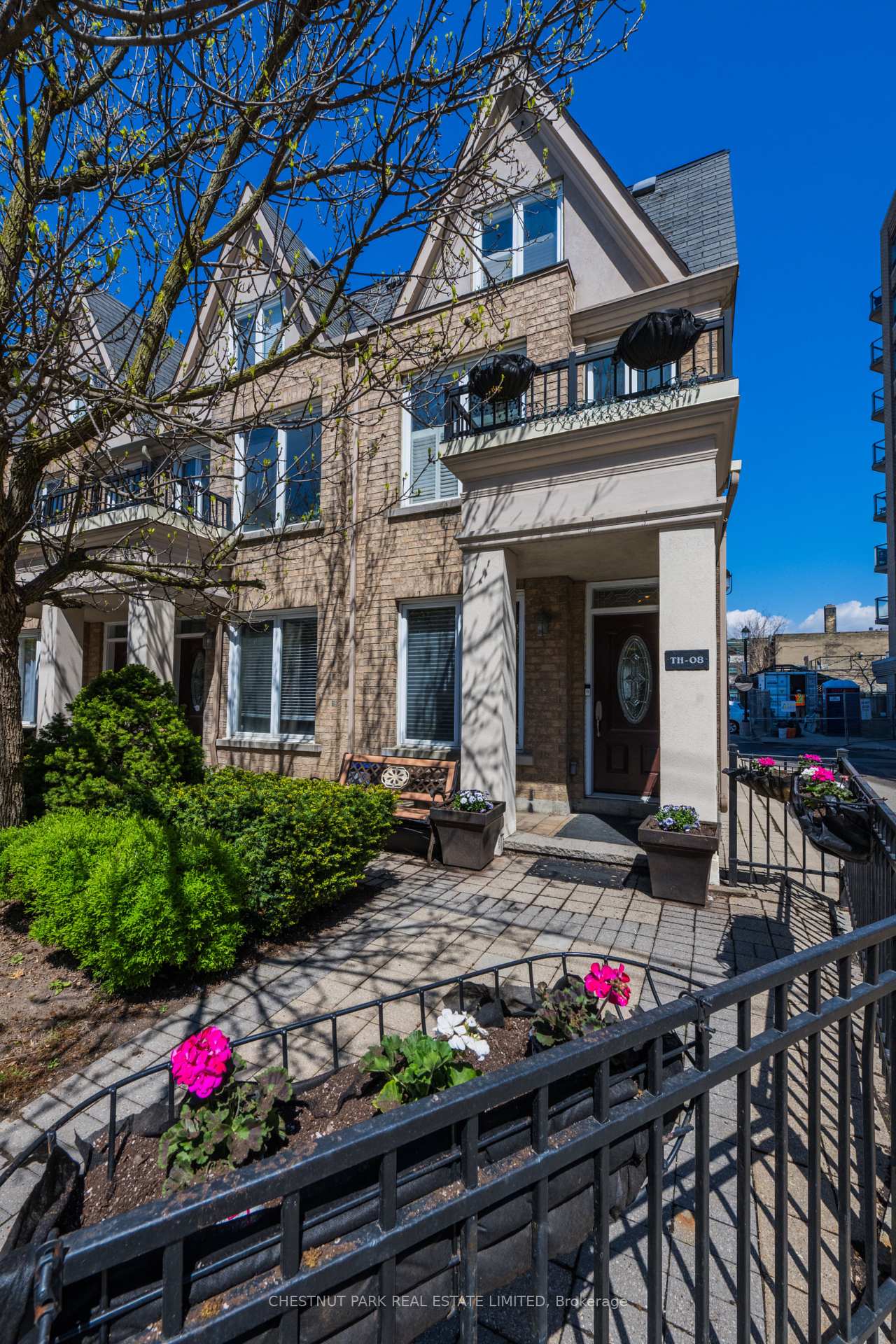 140 Bathurst Street
