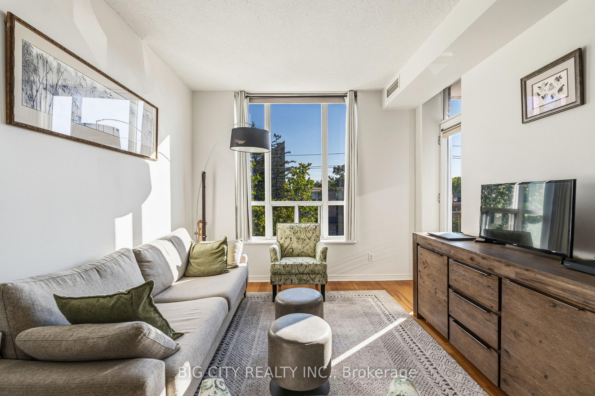 455 Rosewell Avenue