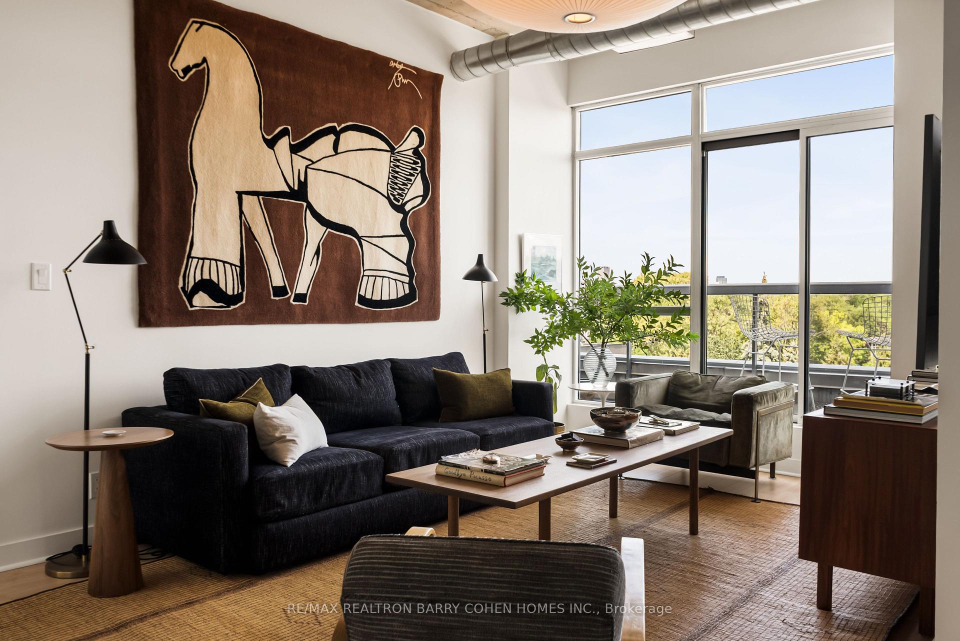 955 Queen Street W