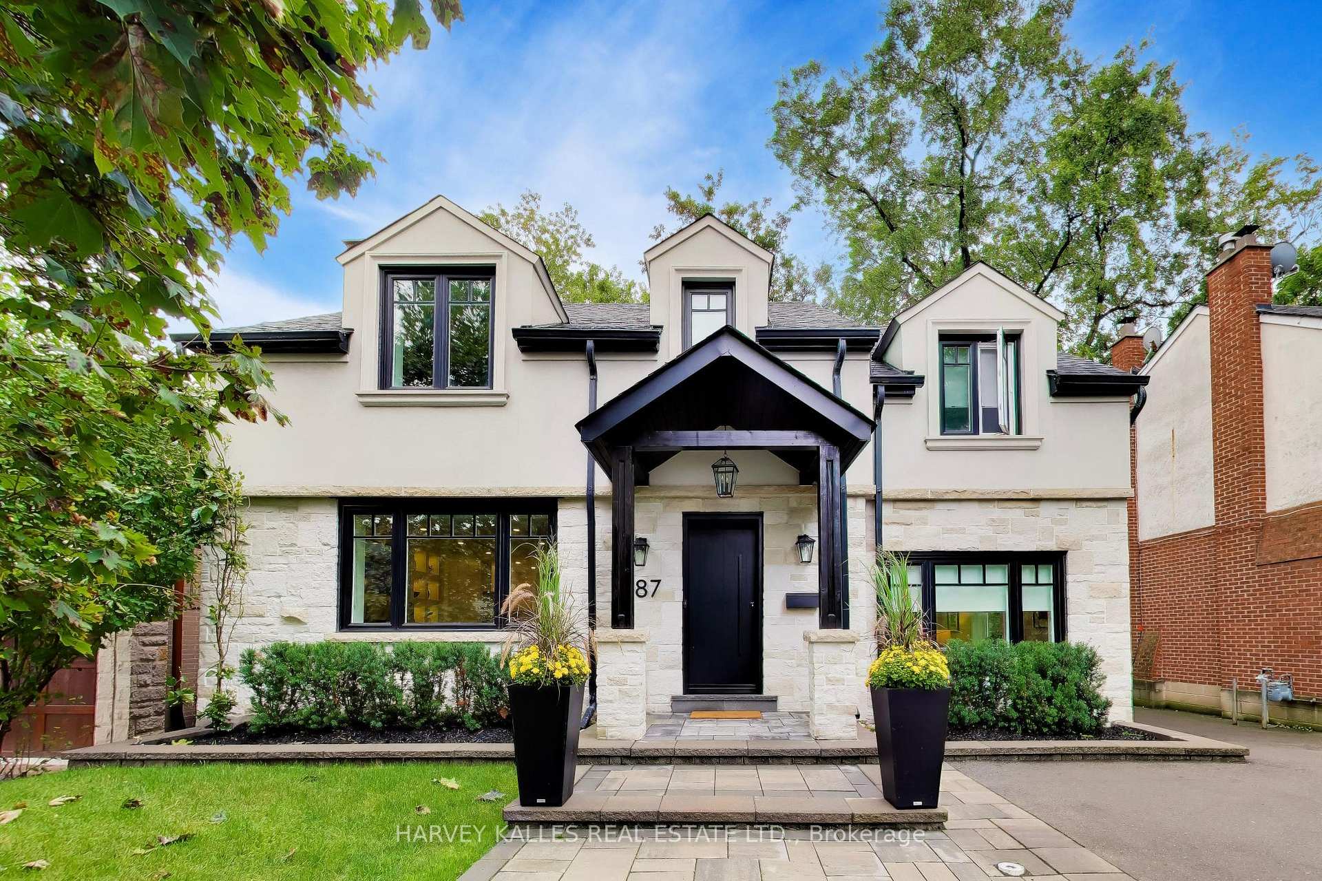 287 Yonge Boulevard
