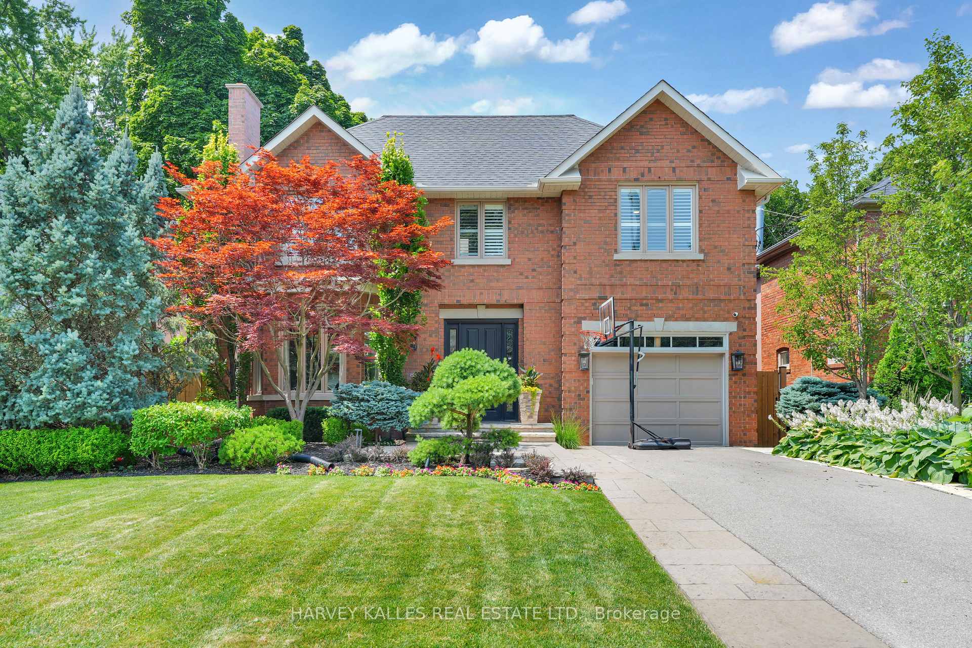 254 Yonge Boulevard