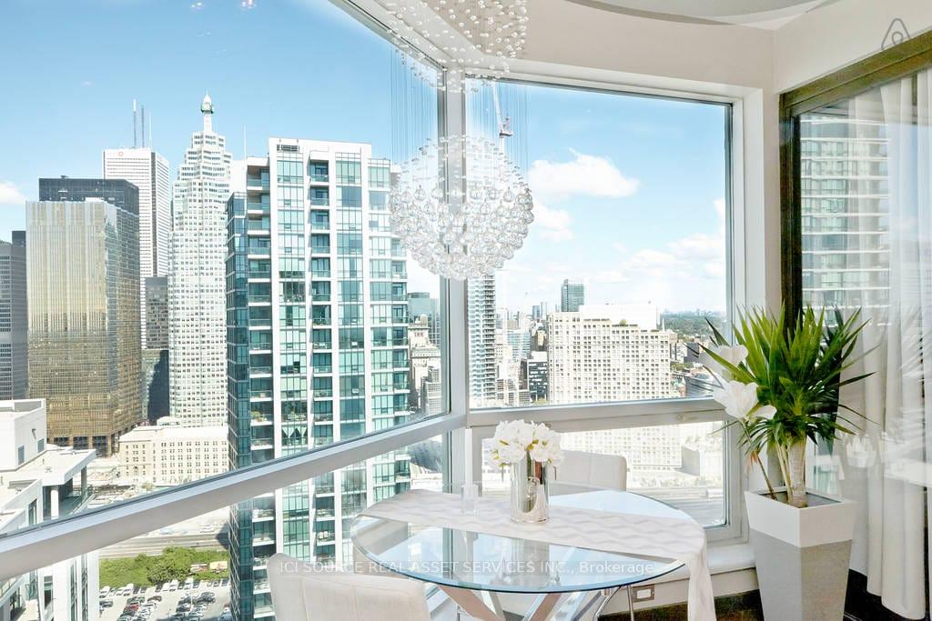 10 Yonge Street