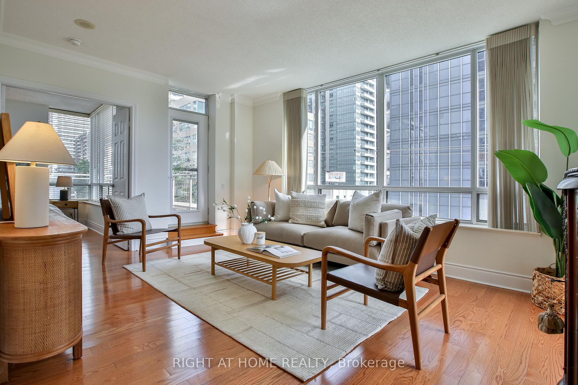 123 Eglinton Avenue E