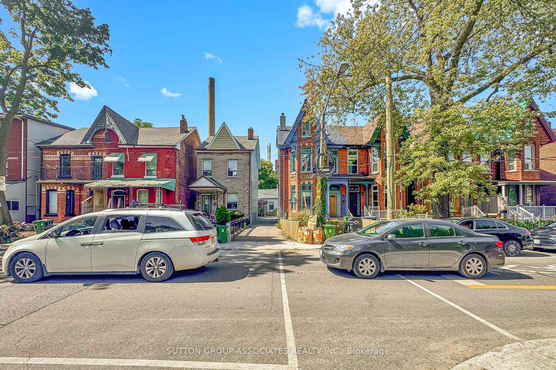18 1/2 Bellevue Avenue