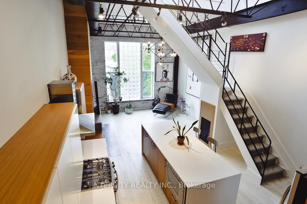 676 Richmond Street W
