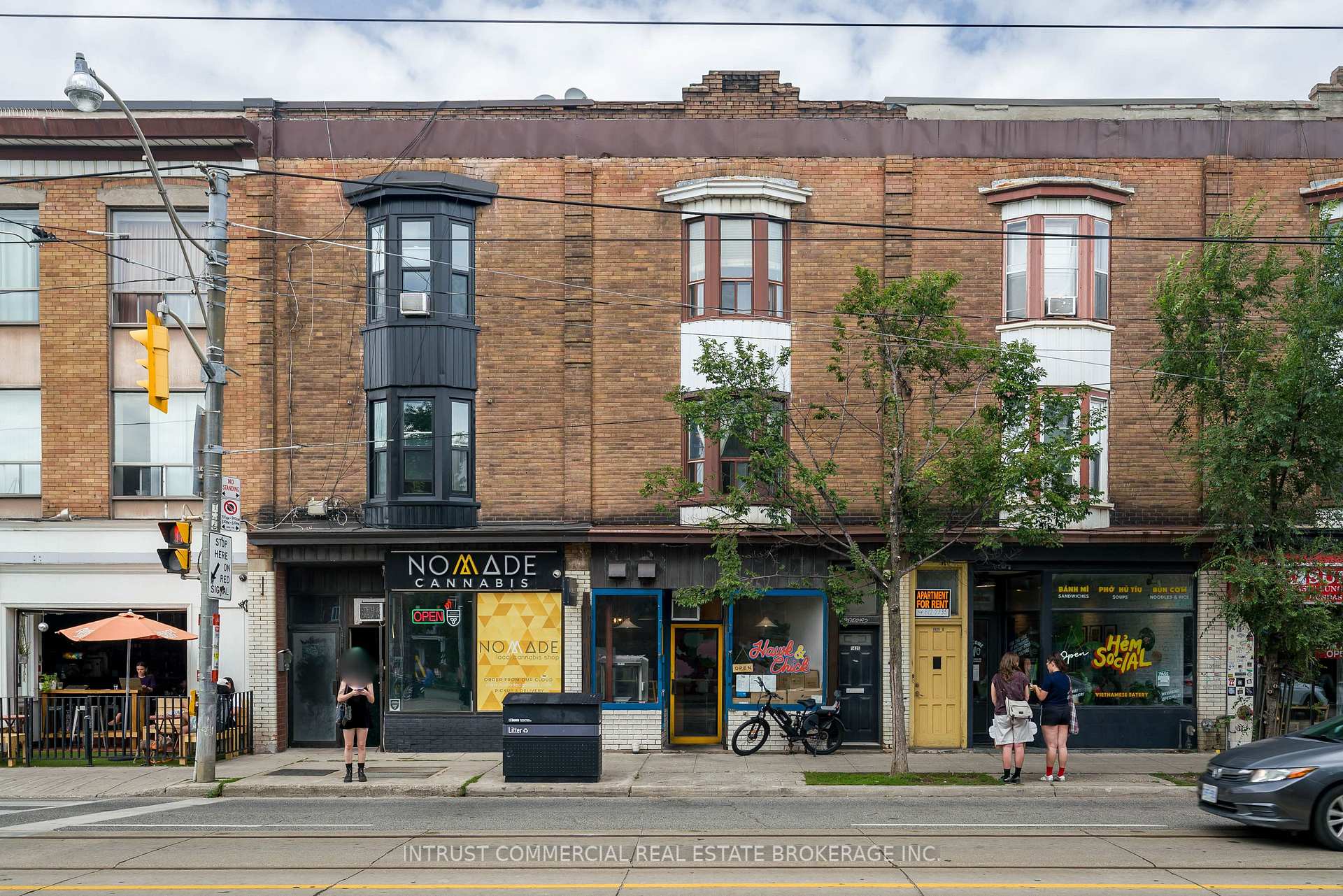 1426 Dundas Street W