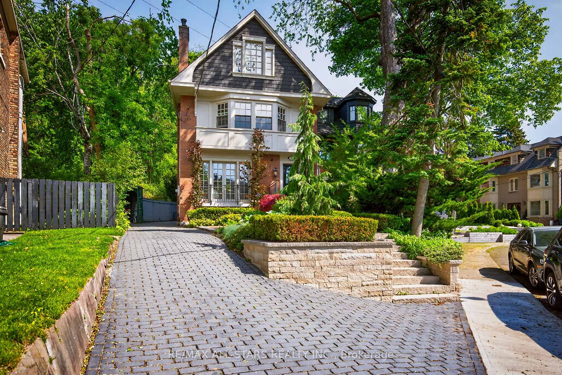 30 Edgewood Crescent