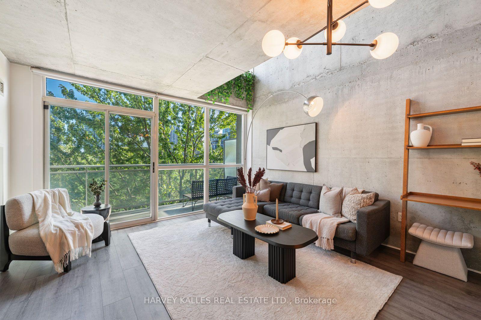 954 King Street W