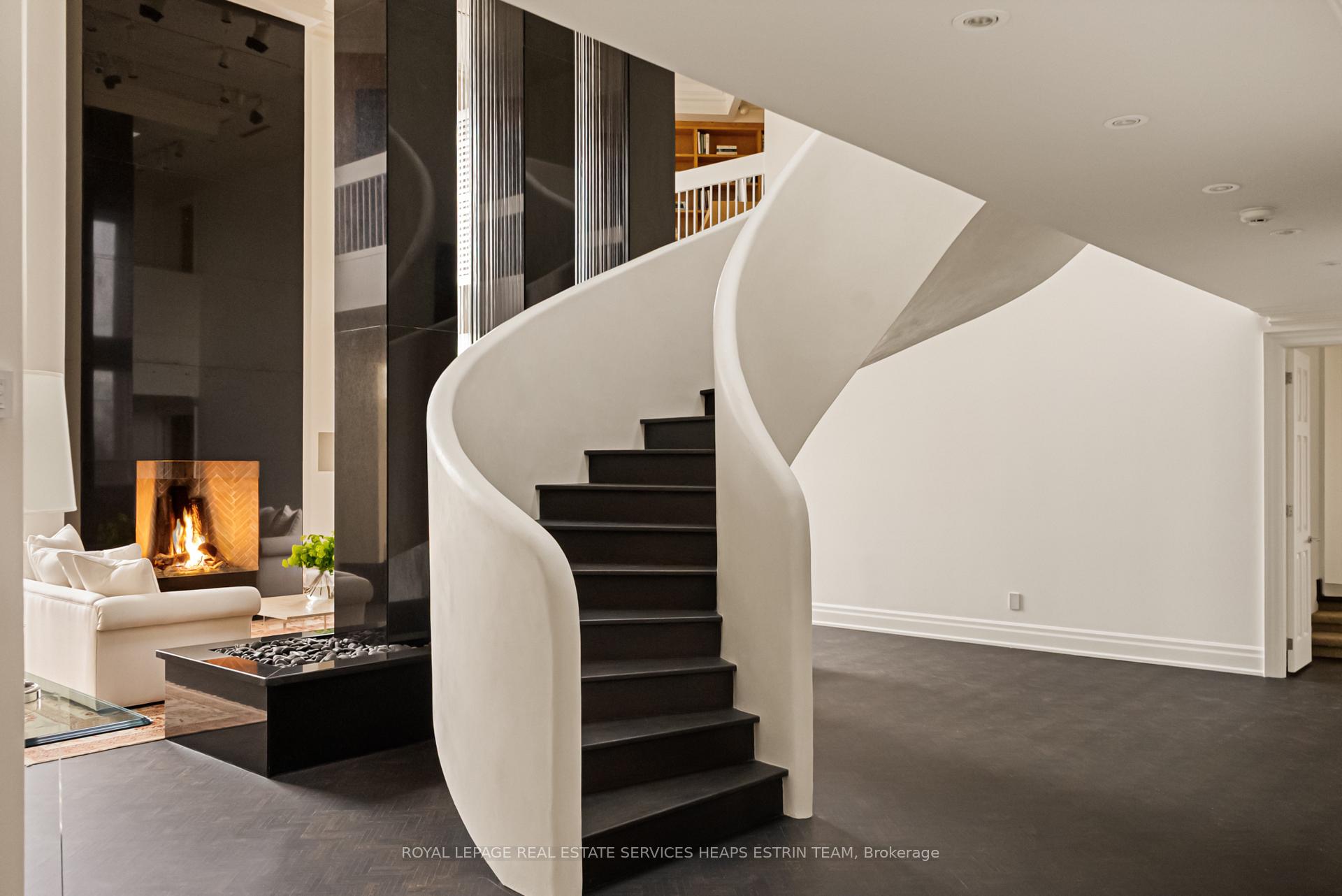 2 Lynwood Avenue